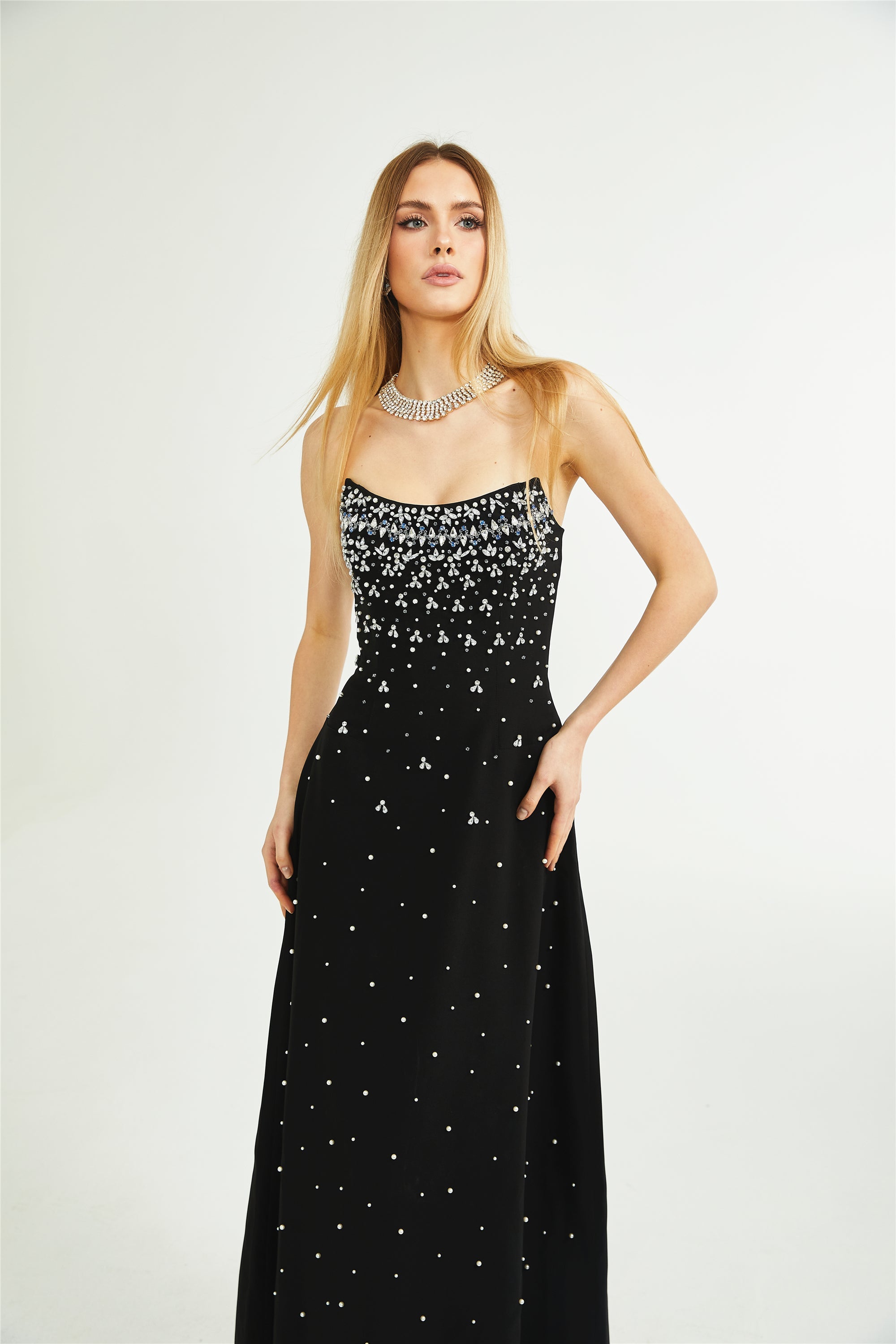 Robe longue noire ornée Melisande