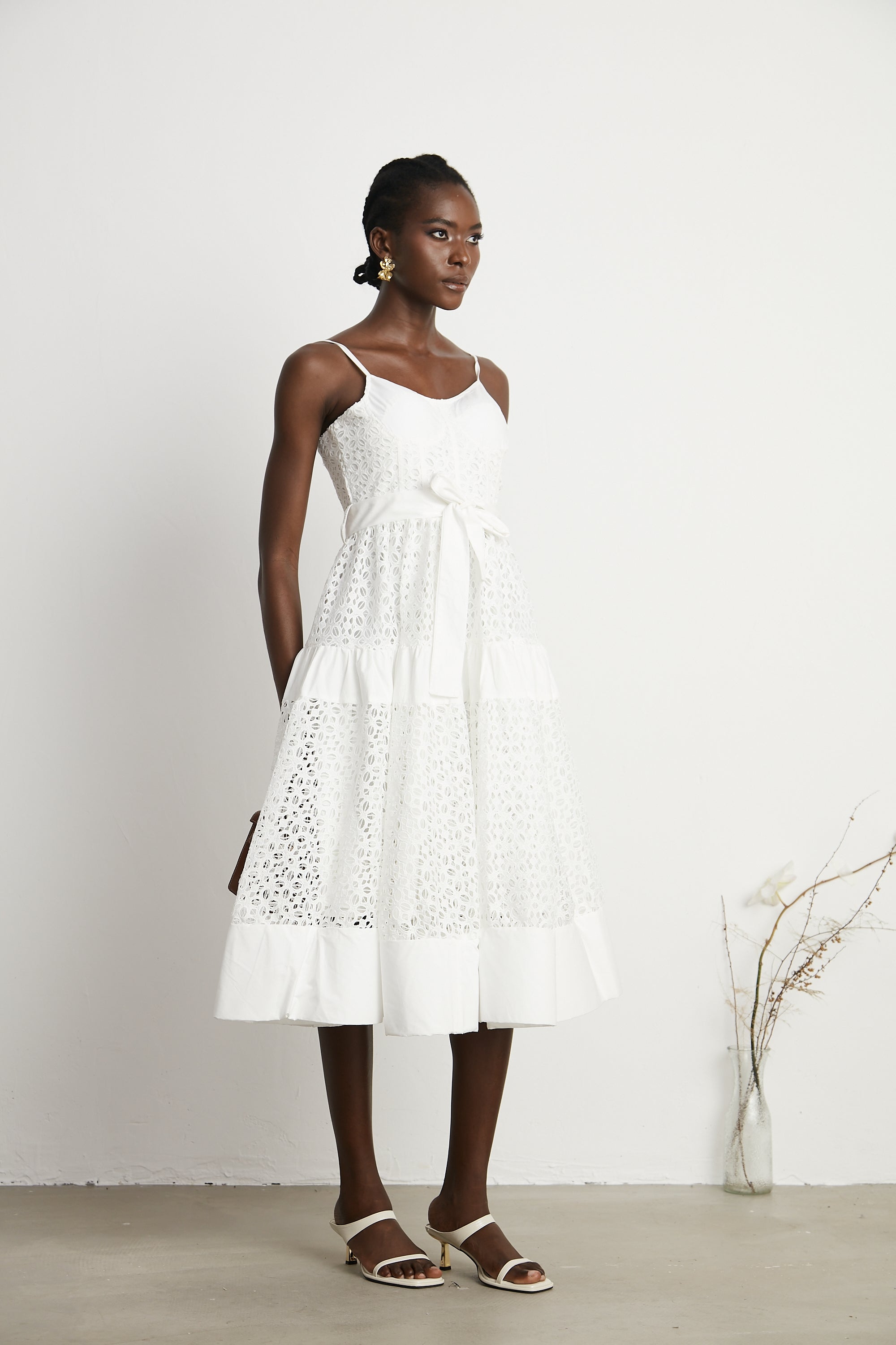 Robe midi en coton à découpes et ceinture Catriona (Vente définitive - États-Unis uniquement)