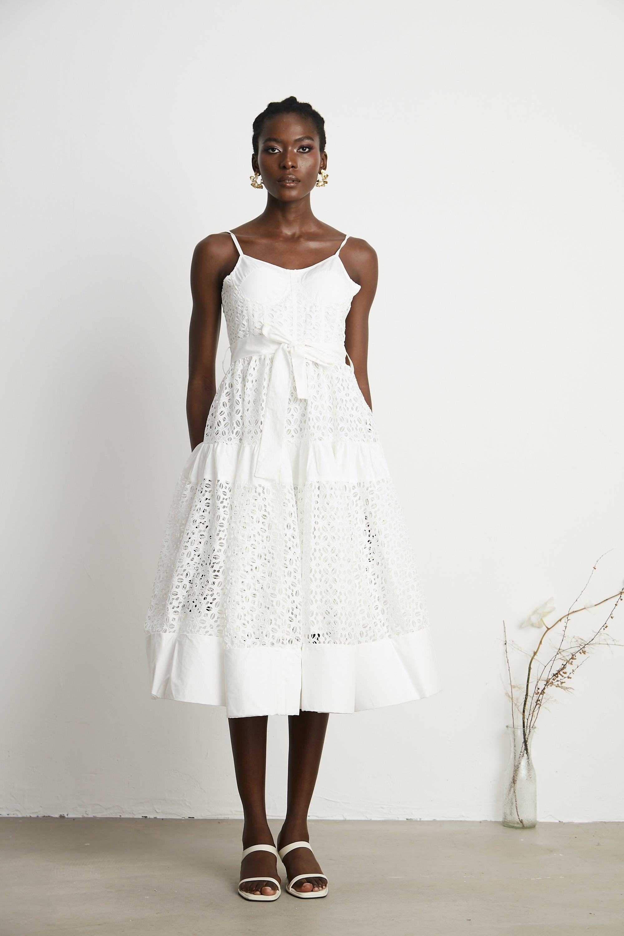 Robe midi en coton à découpes et ceinture Catriona (Vente définitive - États-Unis uniquement)