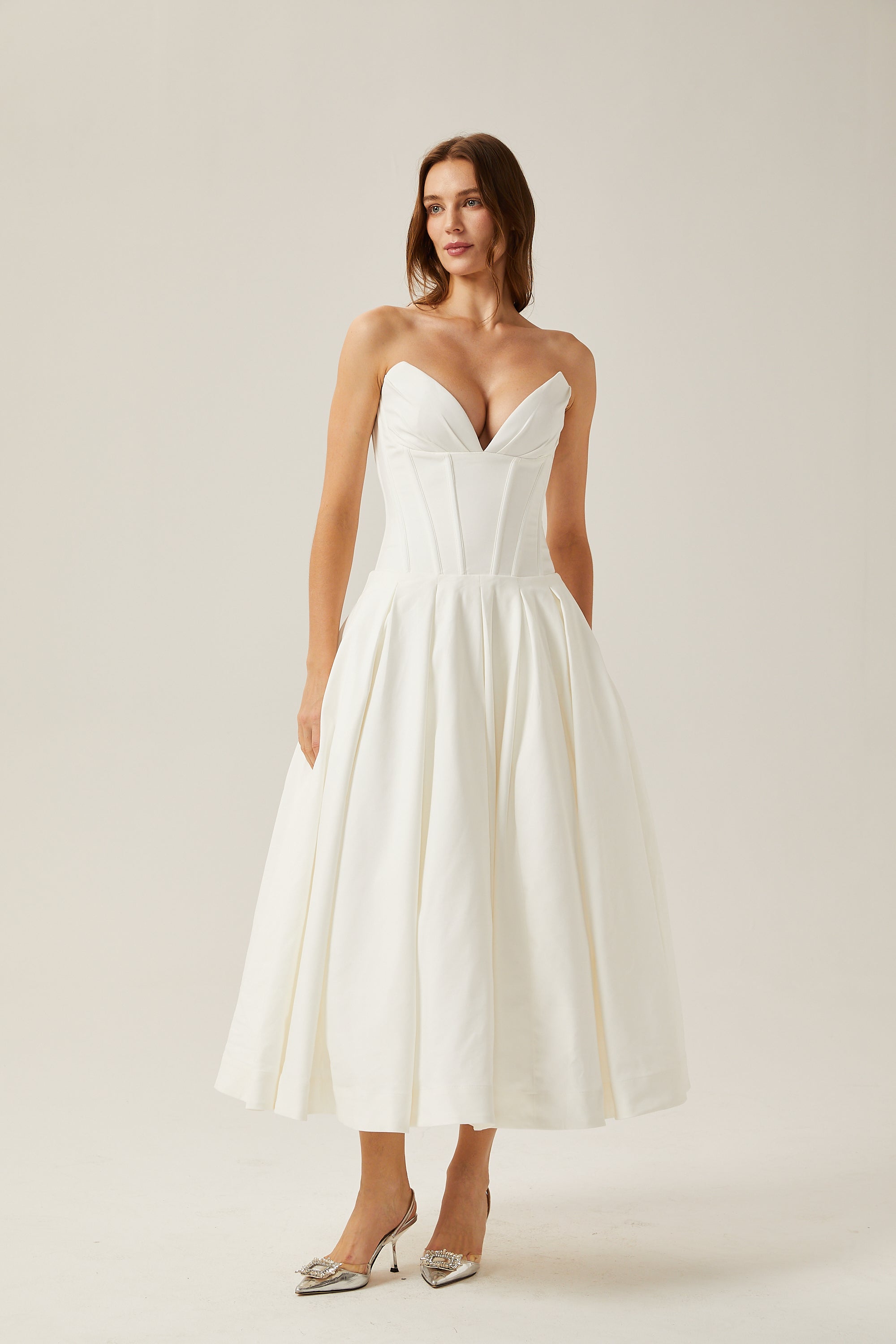 Robe mi-longue corsetée à épaules dénudées Katherine, couleur blanche (Vente définitive - États-Unis uniquement)