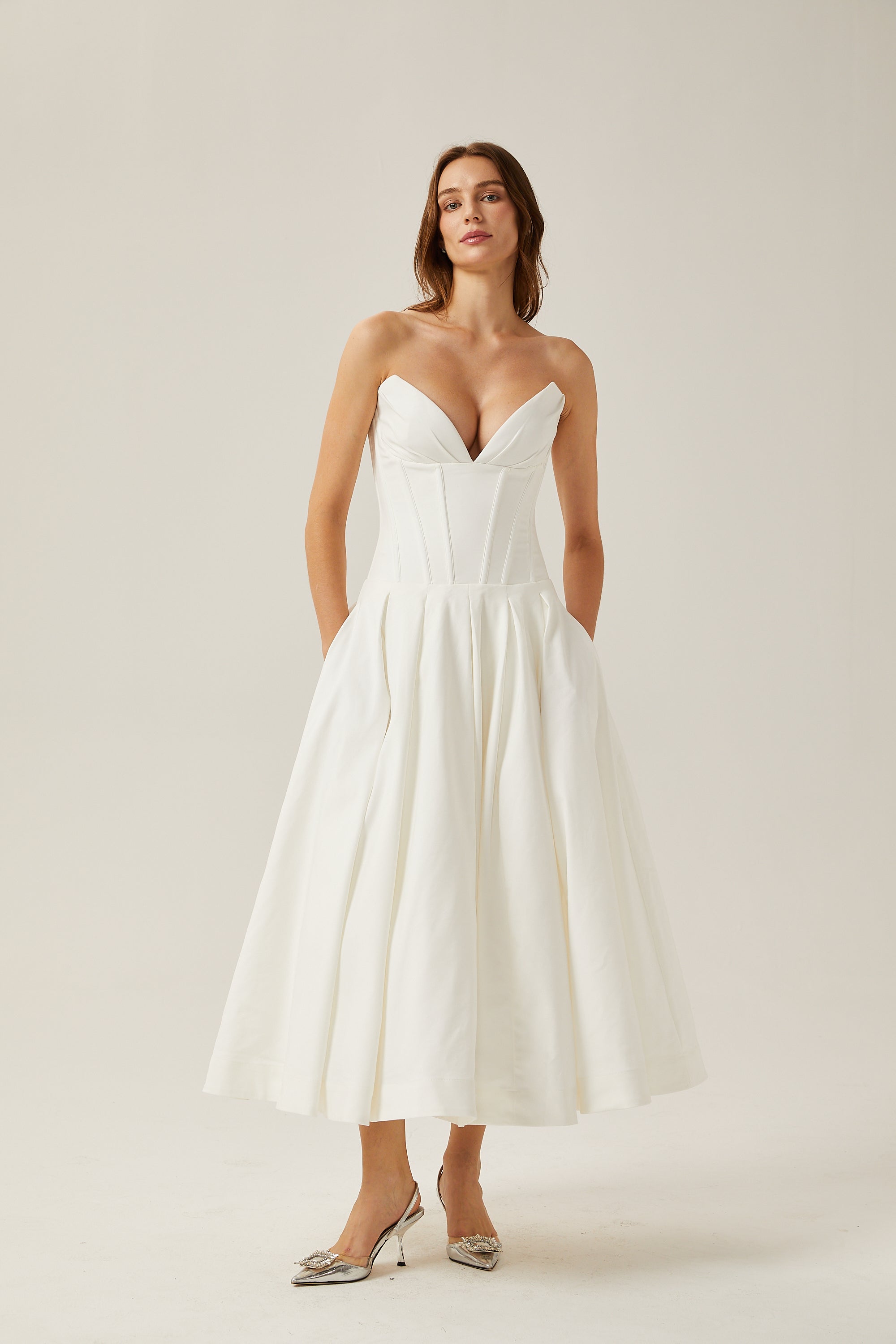 Robe mi-longue corsetée à épaules dénudées Katherine, couleur blanche (Vente définitive - États-Unis uniquement)