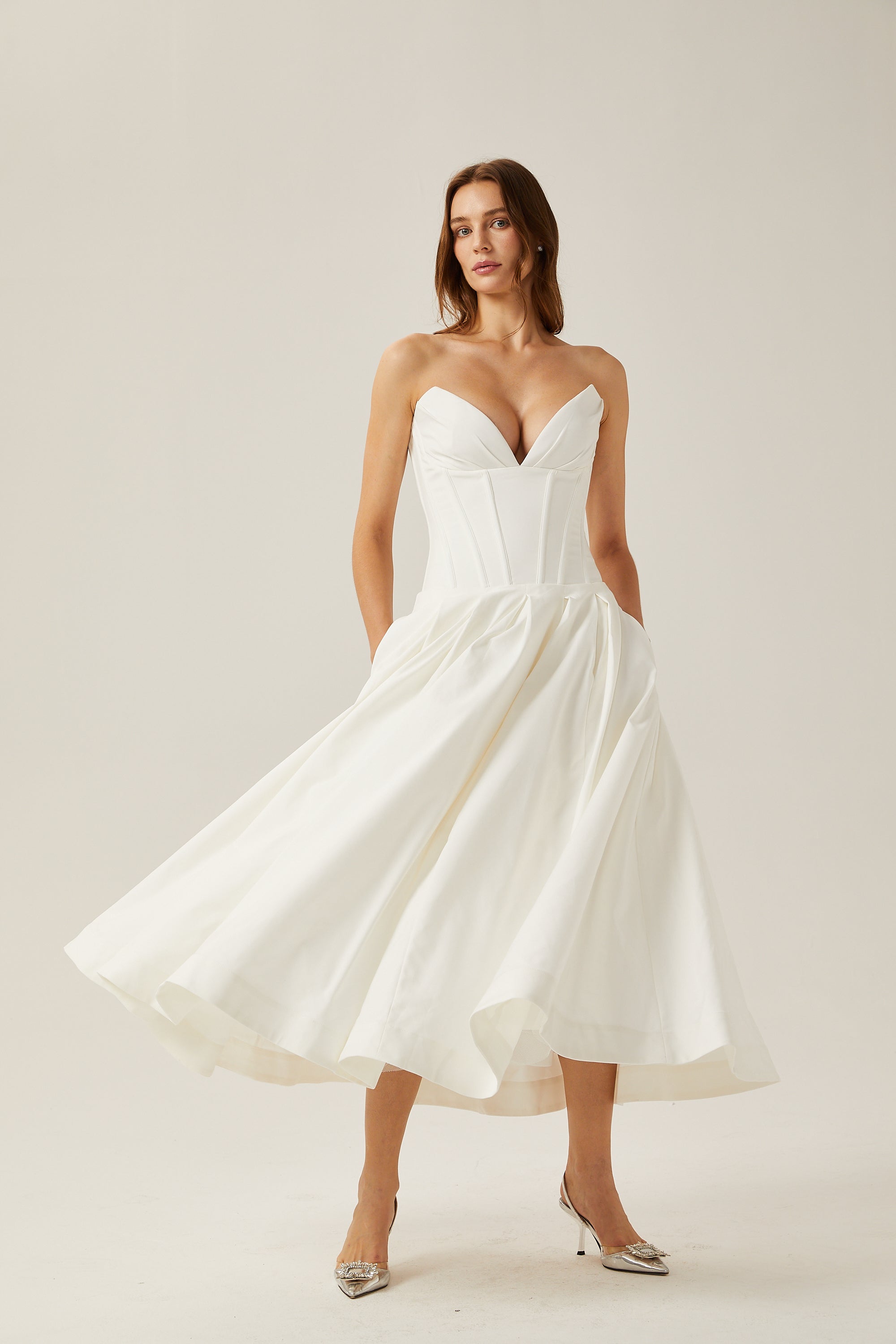 Robe mi-longue corsetée à épaules dénudées Katherine, couleur blanche (Vente définitive - États-Unis uniquement)