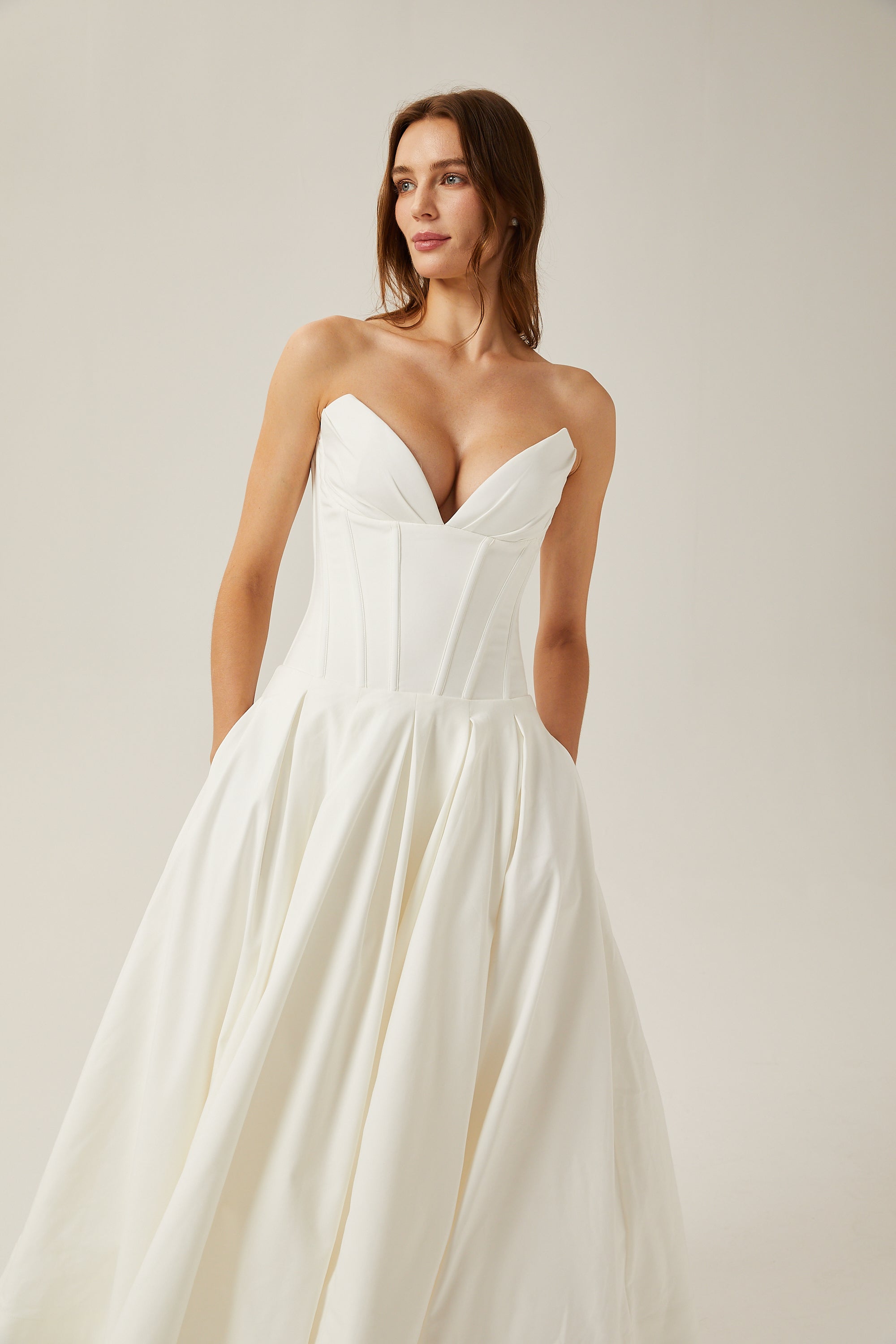 Robe mi-longue corsetée à épaules dénudées Katherine, couleur blanche (Vente définitive - États-Unis uniquement)