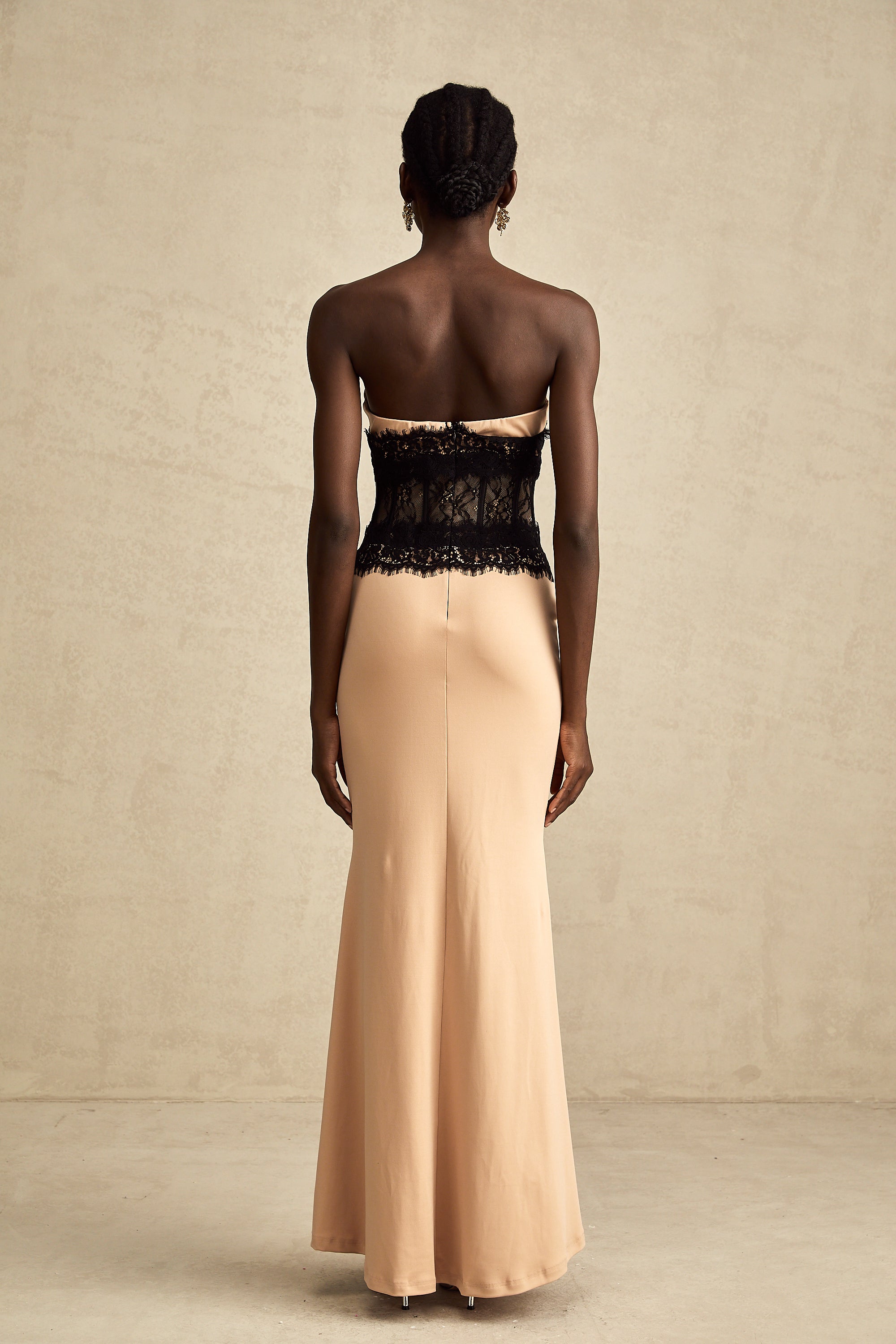 Robe longue corset à épaules dénudées avec empiècements en dentelle Delphine