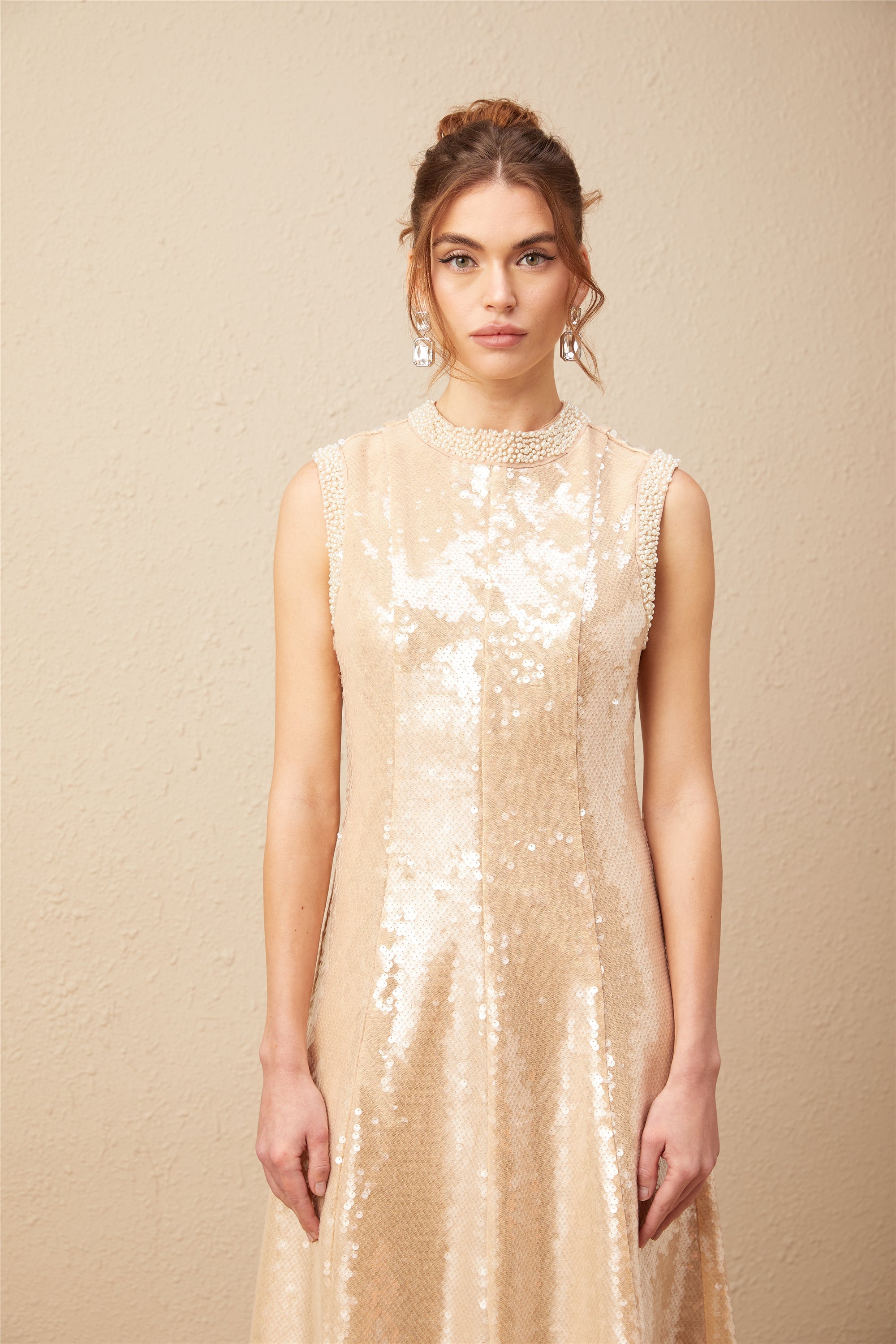 Robe mi-longue Ornella à paillettes et fausses perles (Vente définitive - États-Unis uniquement)