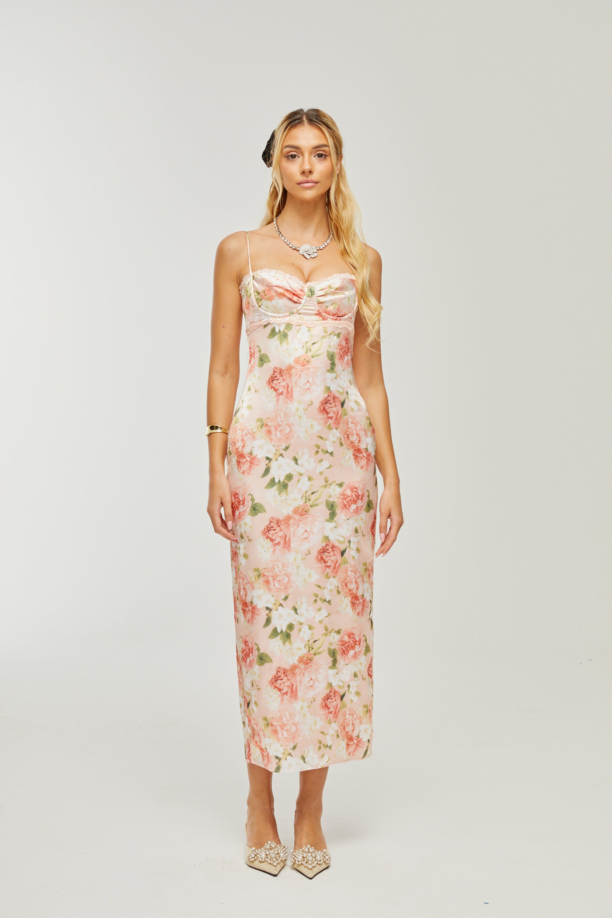 Robe longue en satin à imprimé floral rose Yvette (Vente définitive - États-Unis uniquement)