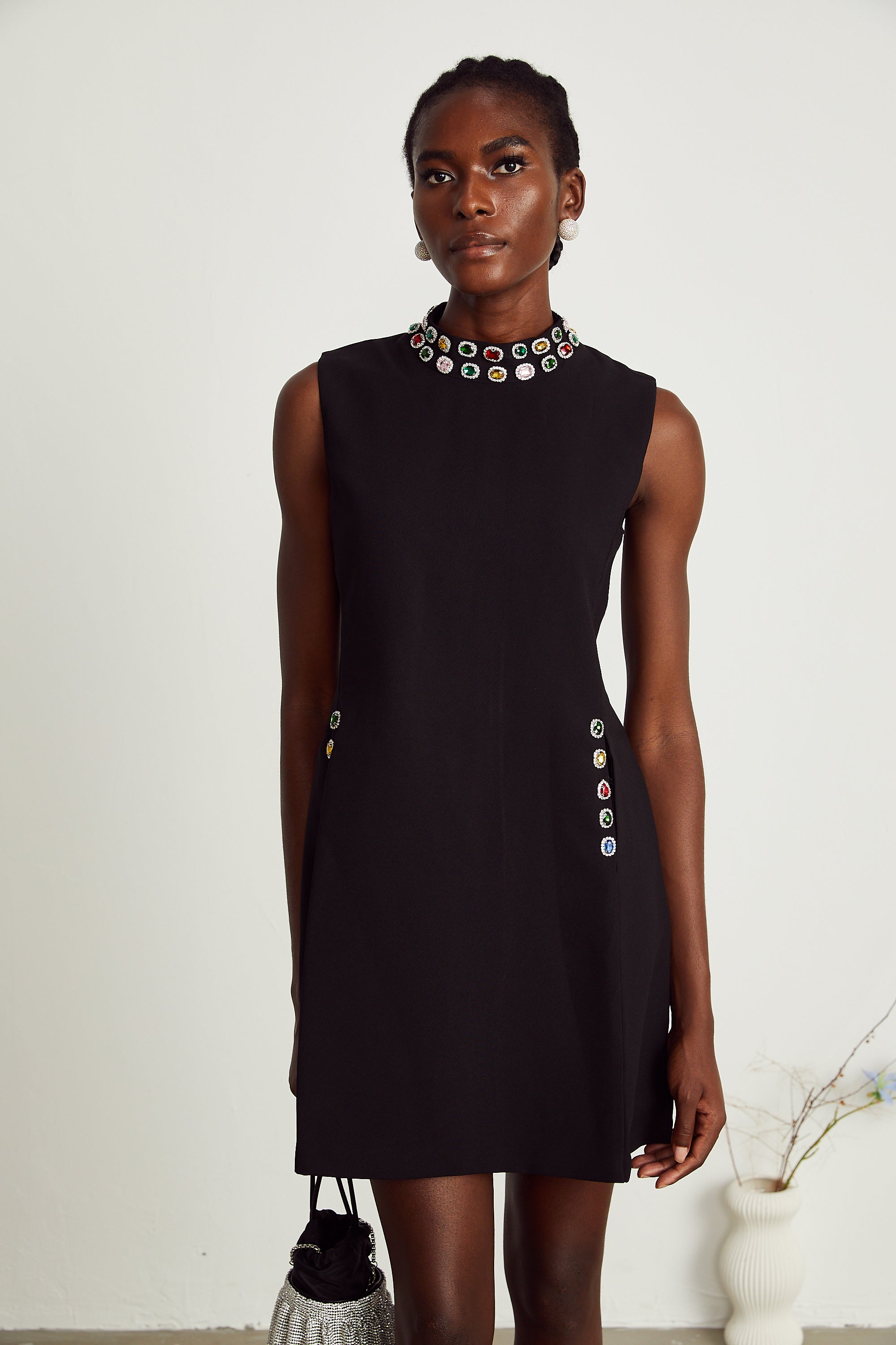 Mini-robe sans manches Xanthe ornée de cristaux (Vente définitive - États-Unis uniquement)