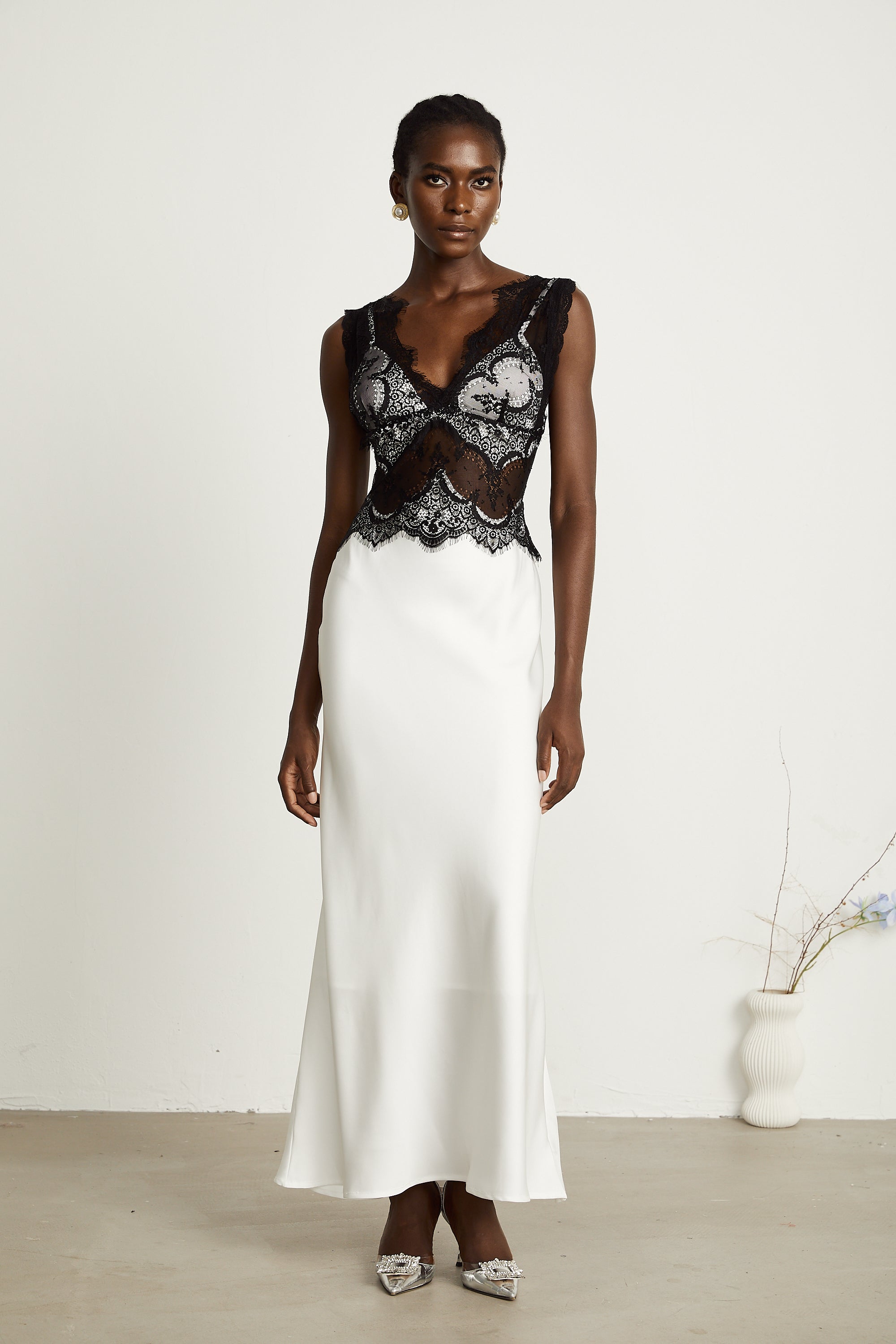 Robe longue Éléonore à deux tons et détails en dentelle (Vente définitive - États-Unis uniquement)