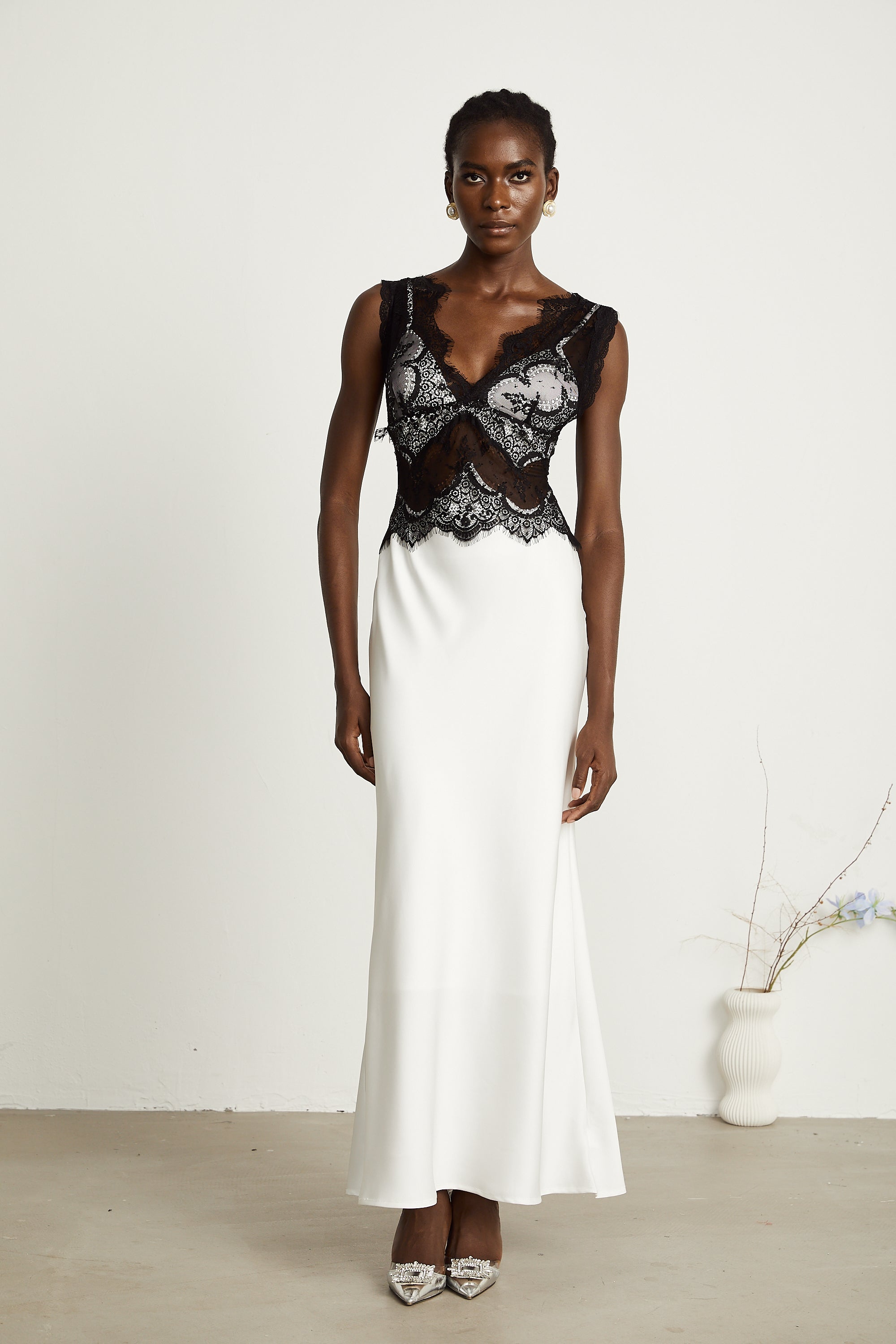 Robe longue Éléonore à deux tons et détails en dentelle (Vente définitive - États-Unis uniquement)