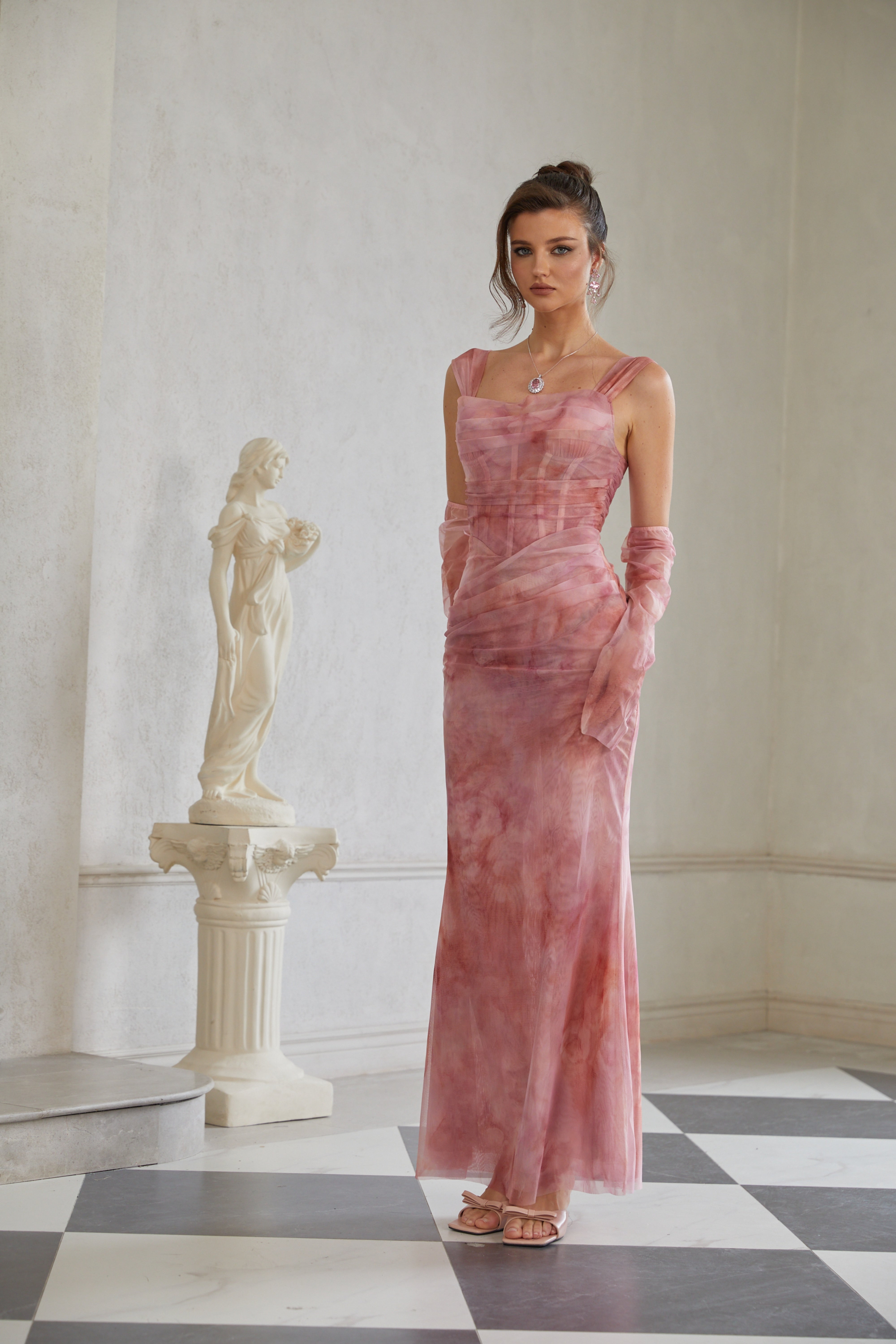 Robe longue en tulle froncé dégradé rose Amélie (sans gants) (Vente définitive - États-Unis uniquement)