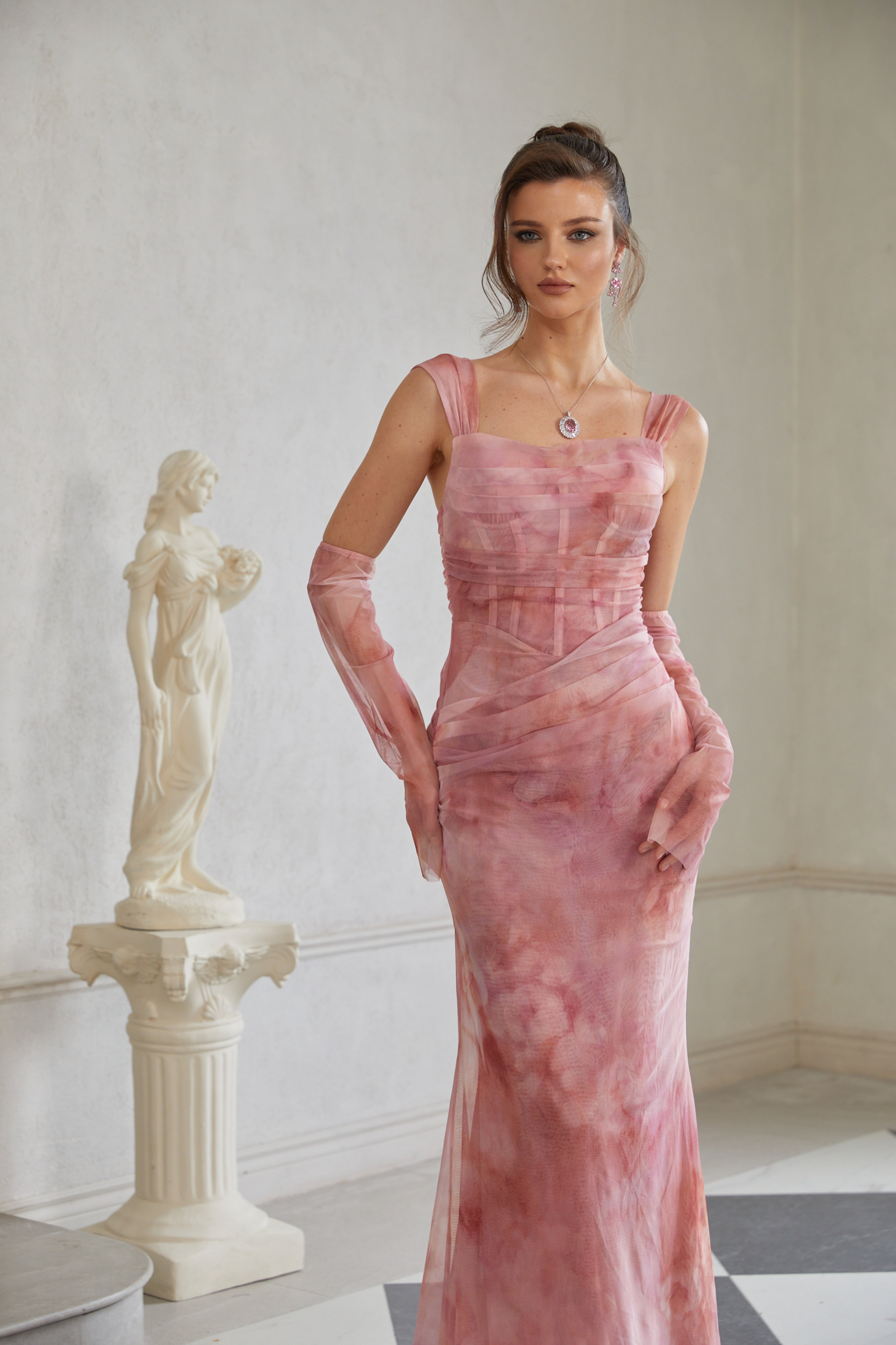 Robe longue en tulle froncé dégradé rose Amélie (sans gants) (Vente définitive - États-Unis uniquement)