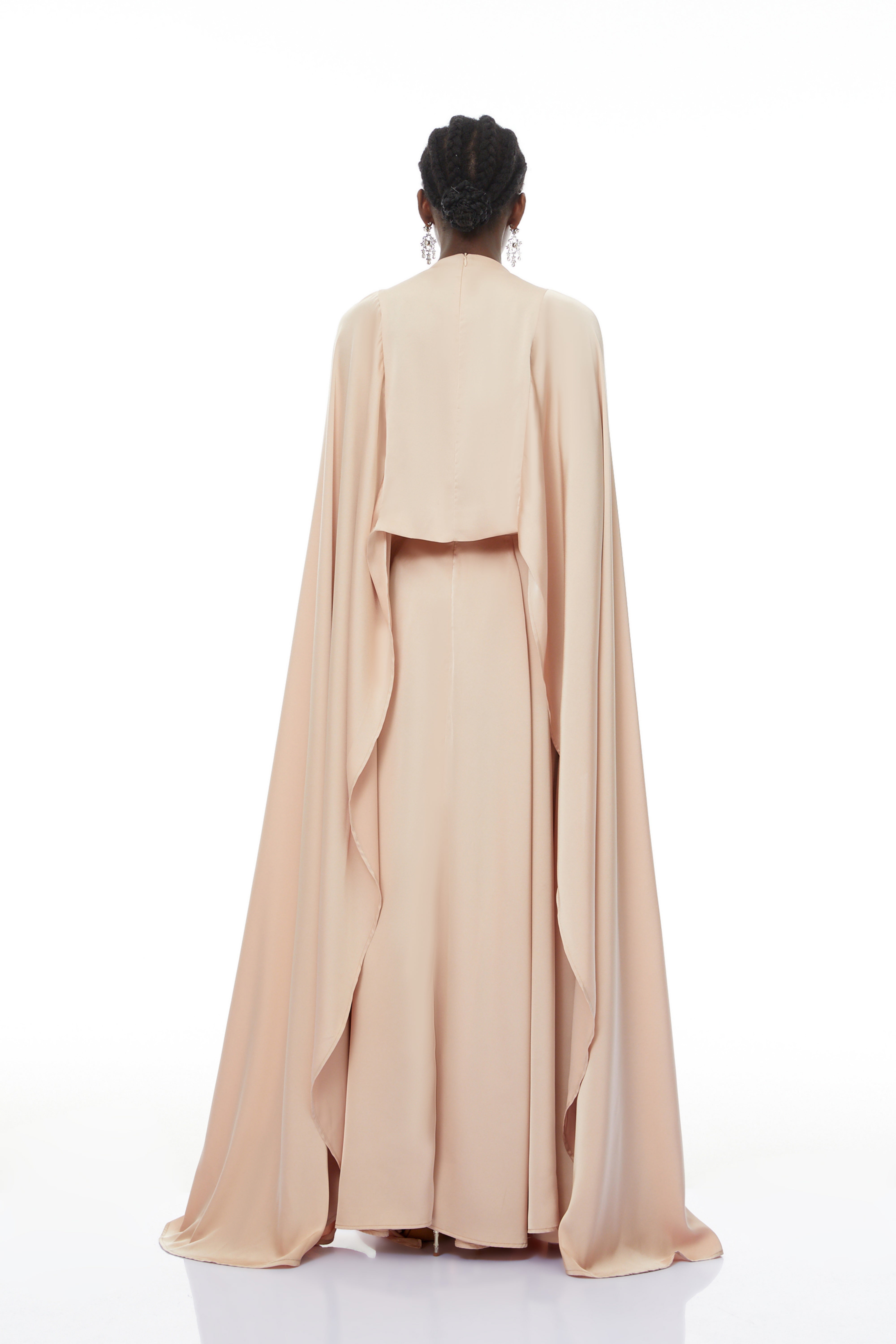 Robe longue évasée avec cape