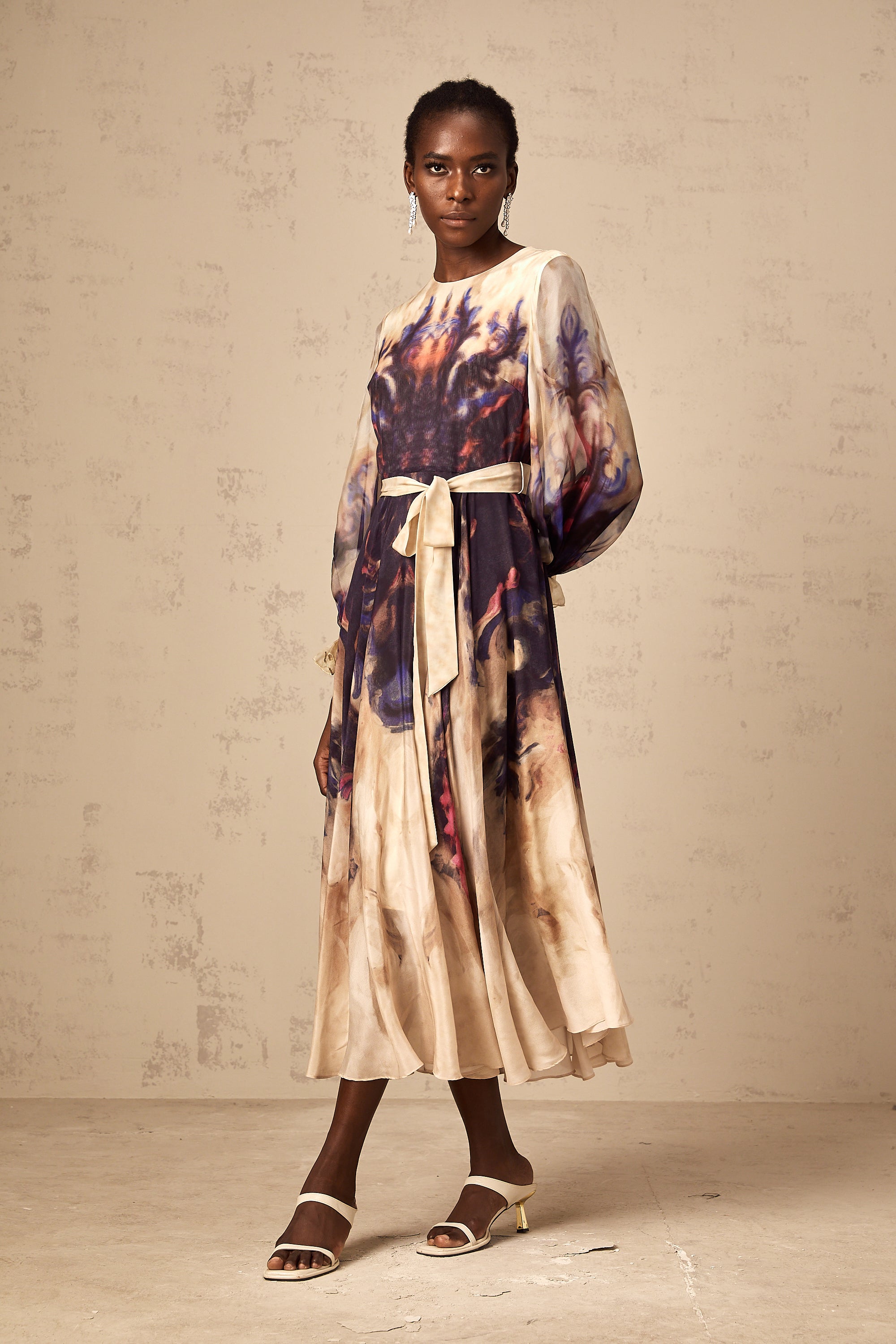 Robe midi en soie à imprimé graffiti estompé « Urbaine » (Vente définitive)
