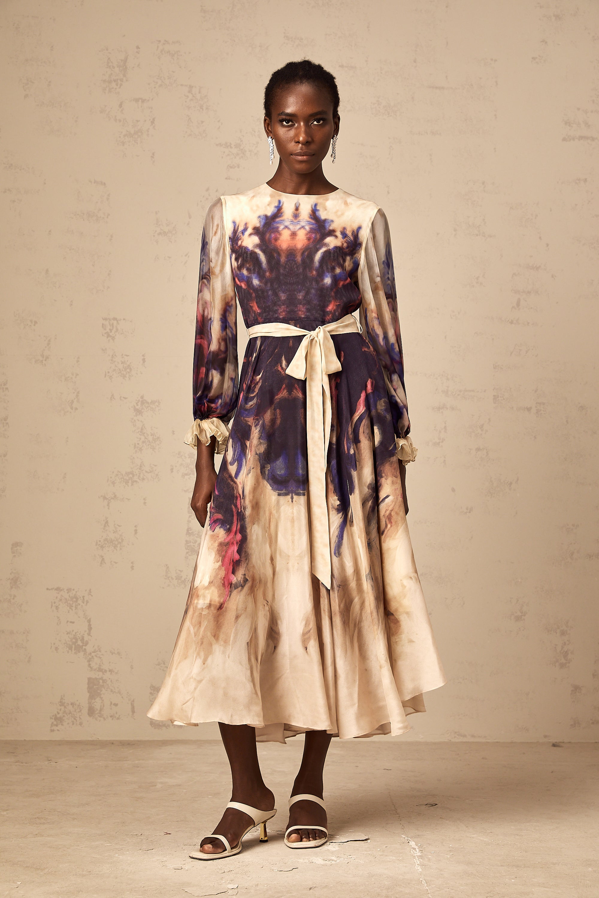 Robe midi en soie à imprimé graffiti estompé « Urbaine » (Vente définitive)