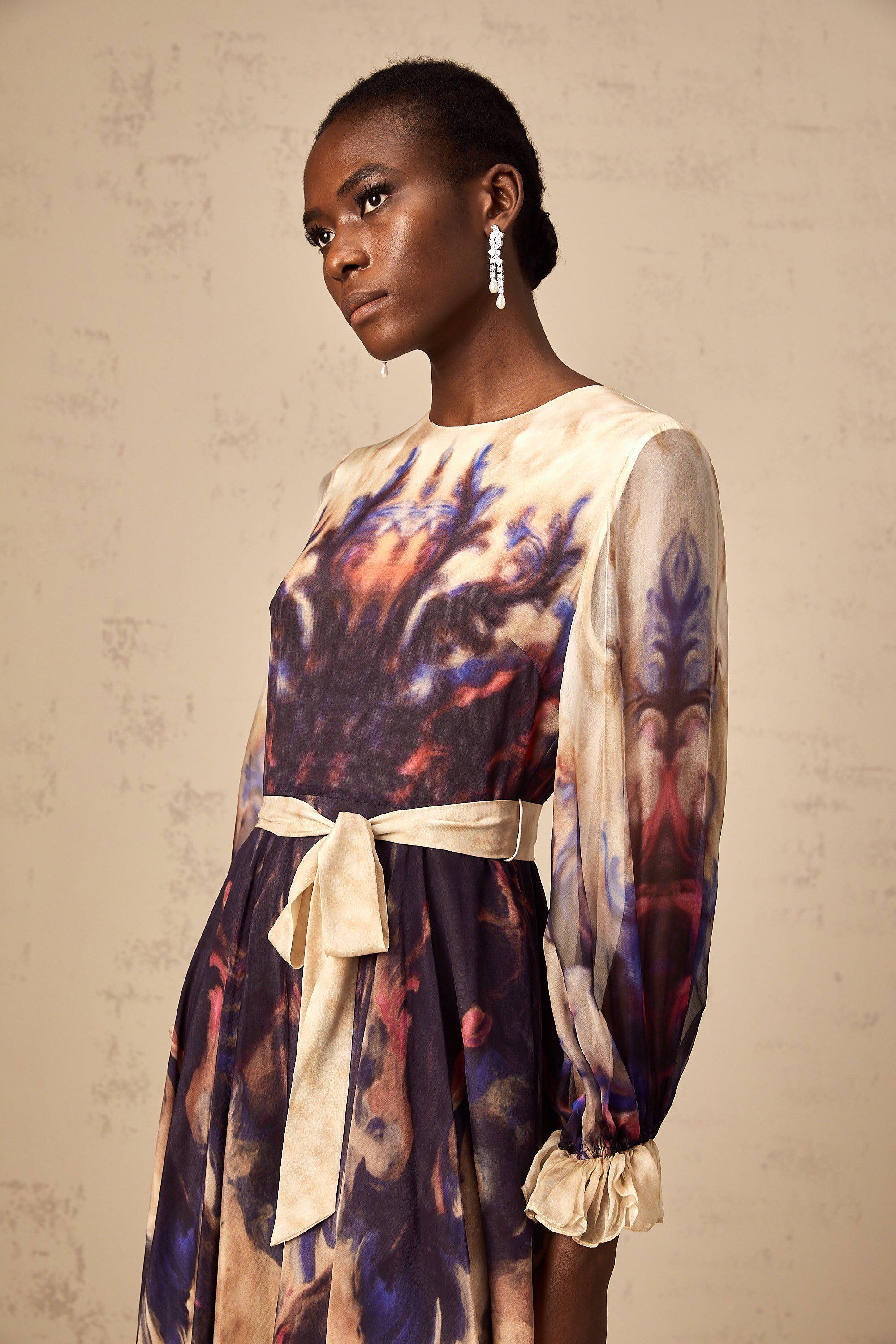 Robe midi en soie à imprimé graffiti estompé « Urbaine » (Vente définitive)