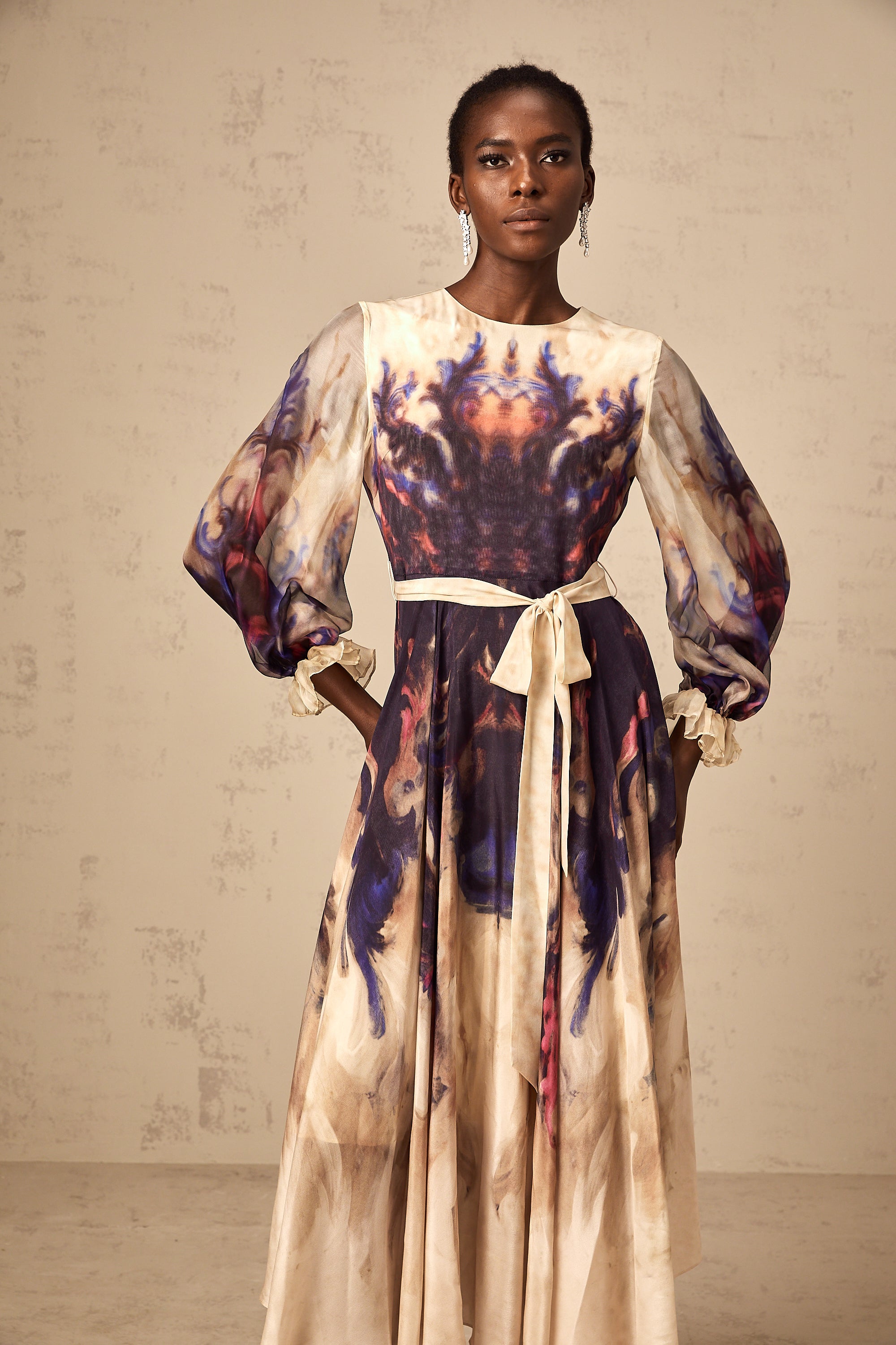 Robe midi en soie à imprimé graffiti estompé « Urbaine » (Vente définitive)
