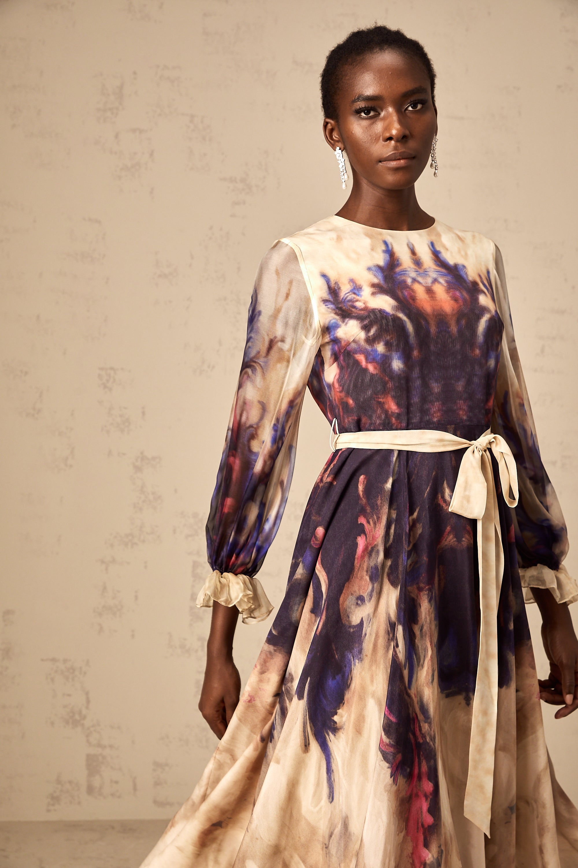 Robe midi en soie à imprimé graffiti estompé « Urbaine » (Vente définitive)