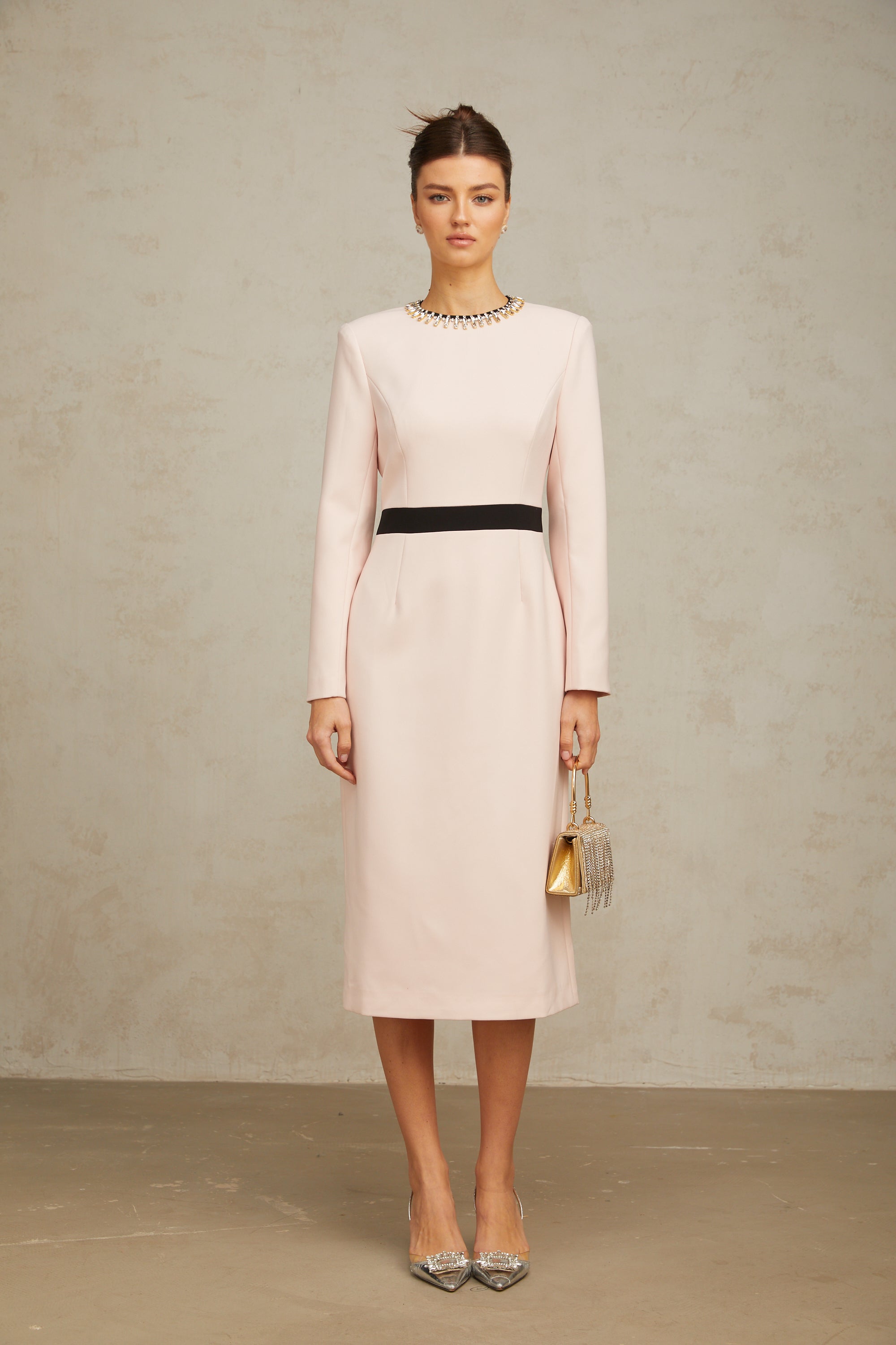 Robe midi Anaïs rose et cristal à blocs de couleur (Vente définitive - États-Unis uniquement)