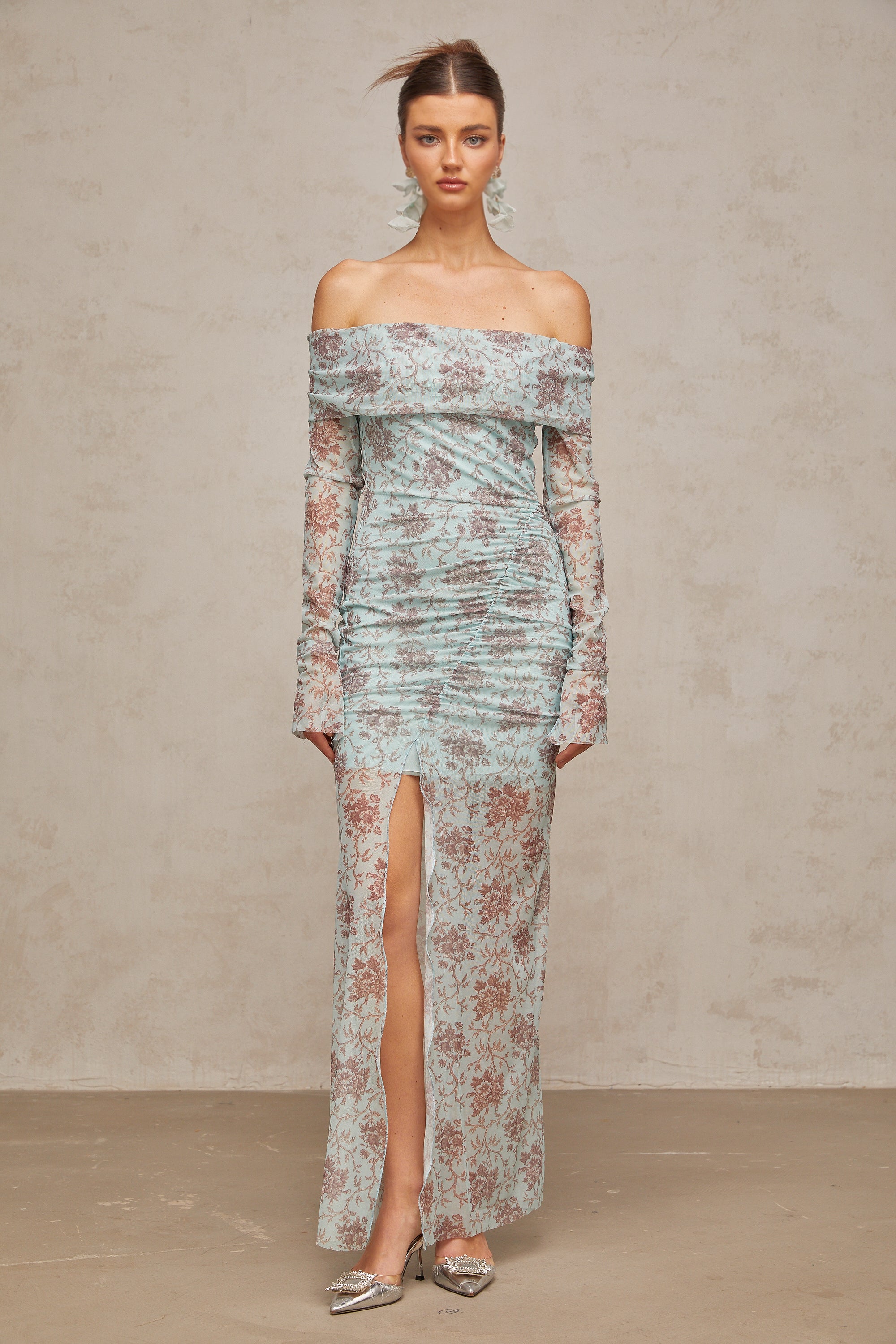 Robe longue froncée à imprimé floral bleu Honorine (Vente définitive - États-Unis uniquement)