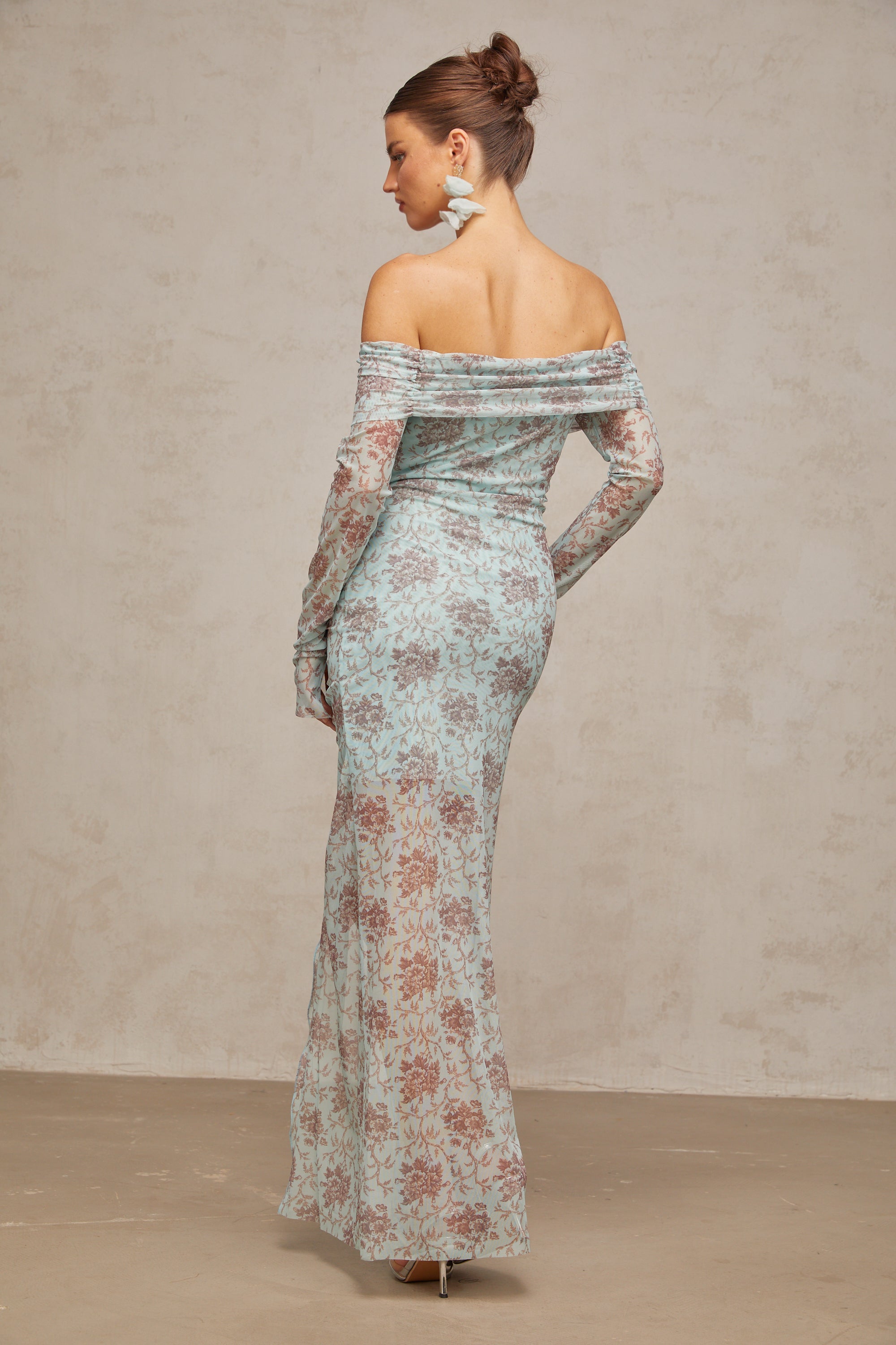 Robe longue froncée à imprimé floral bleu Honorine (Vente définitive - États-Unis uniquement)
