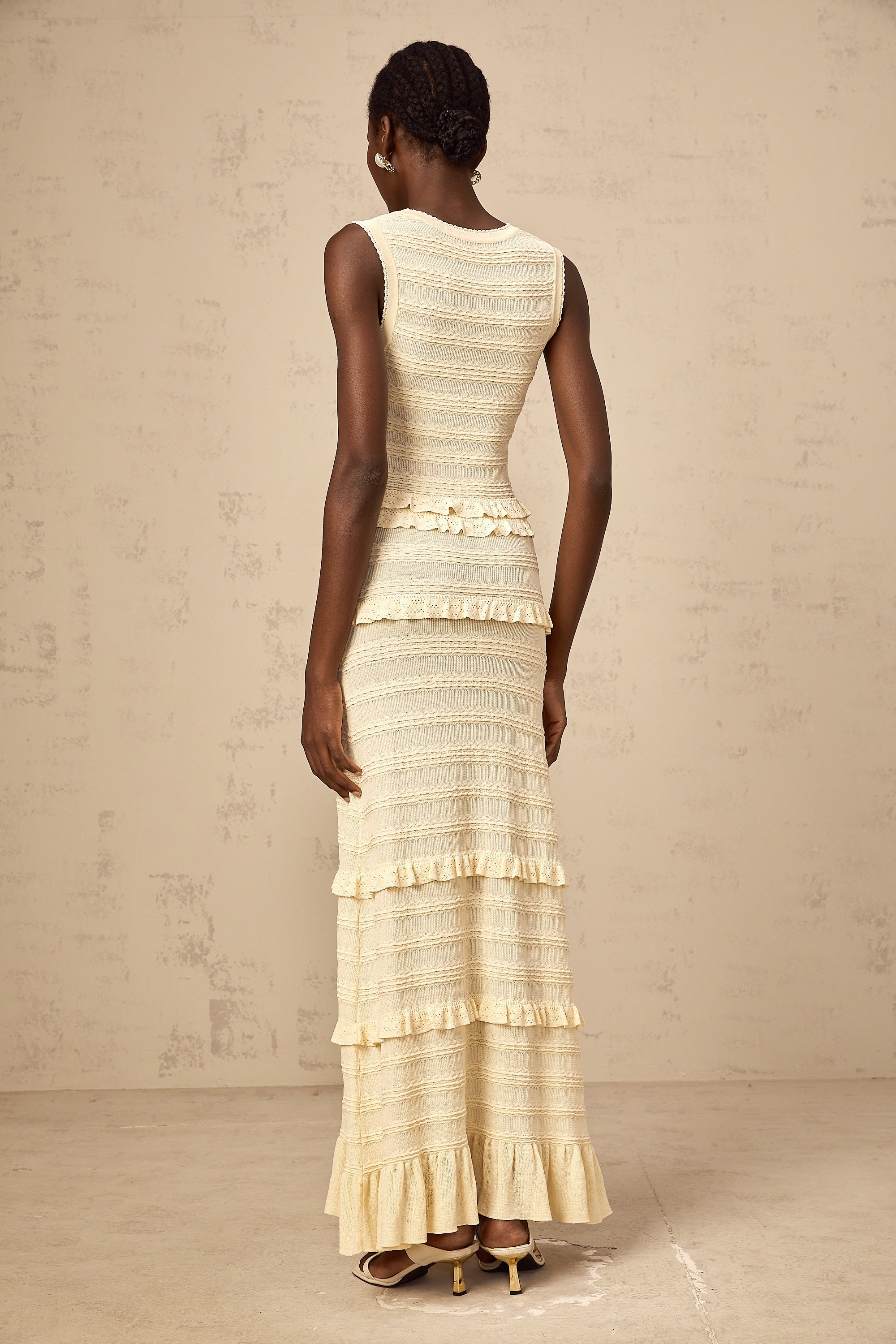 Robe longue sans manches en maille à volants Airelle beige (Vente définitive - États-Unis uniquement)