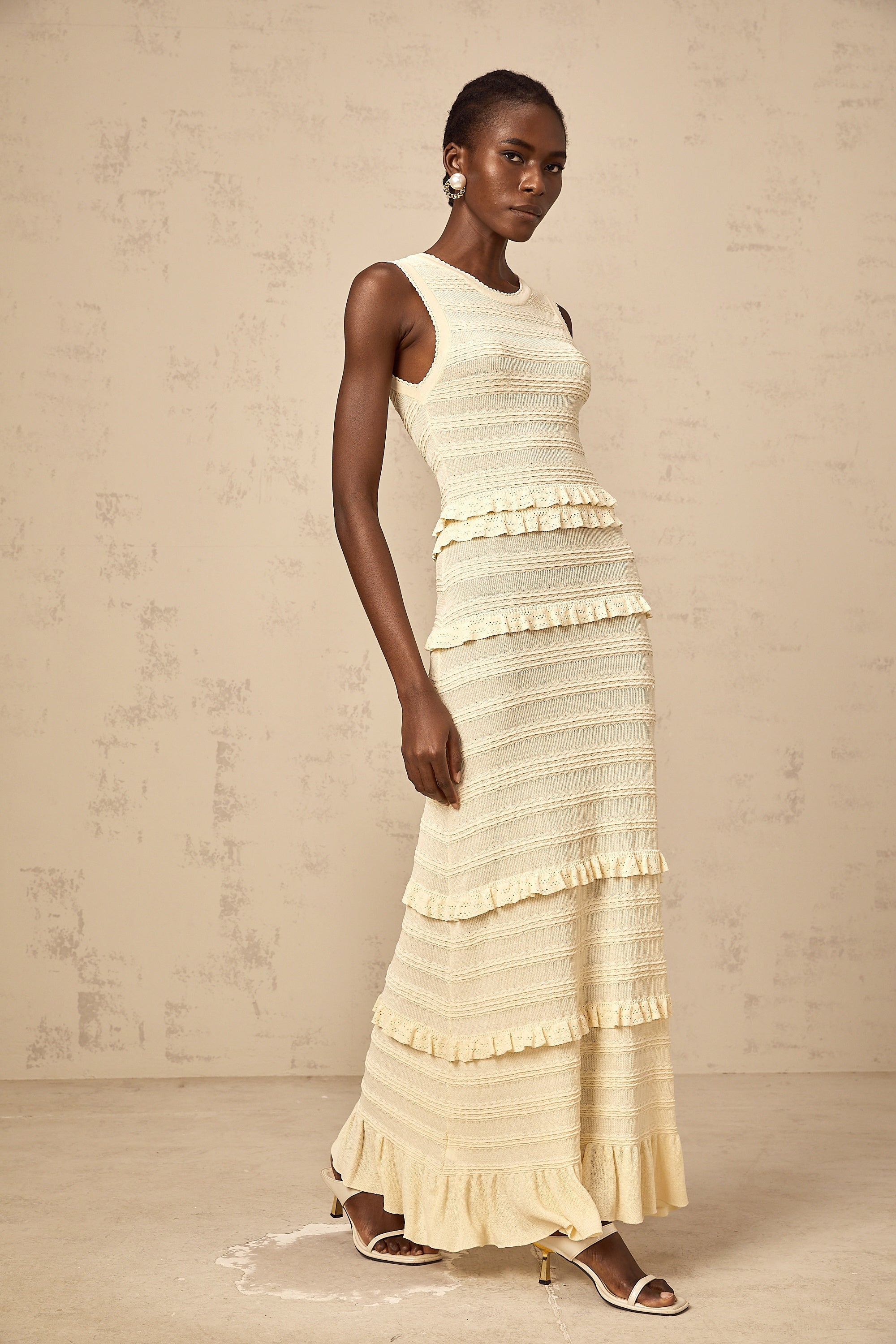 Robe longue sans manches en maille à volants Airelle beige (Vente définitive - États-Unis uniquement)