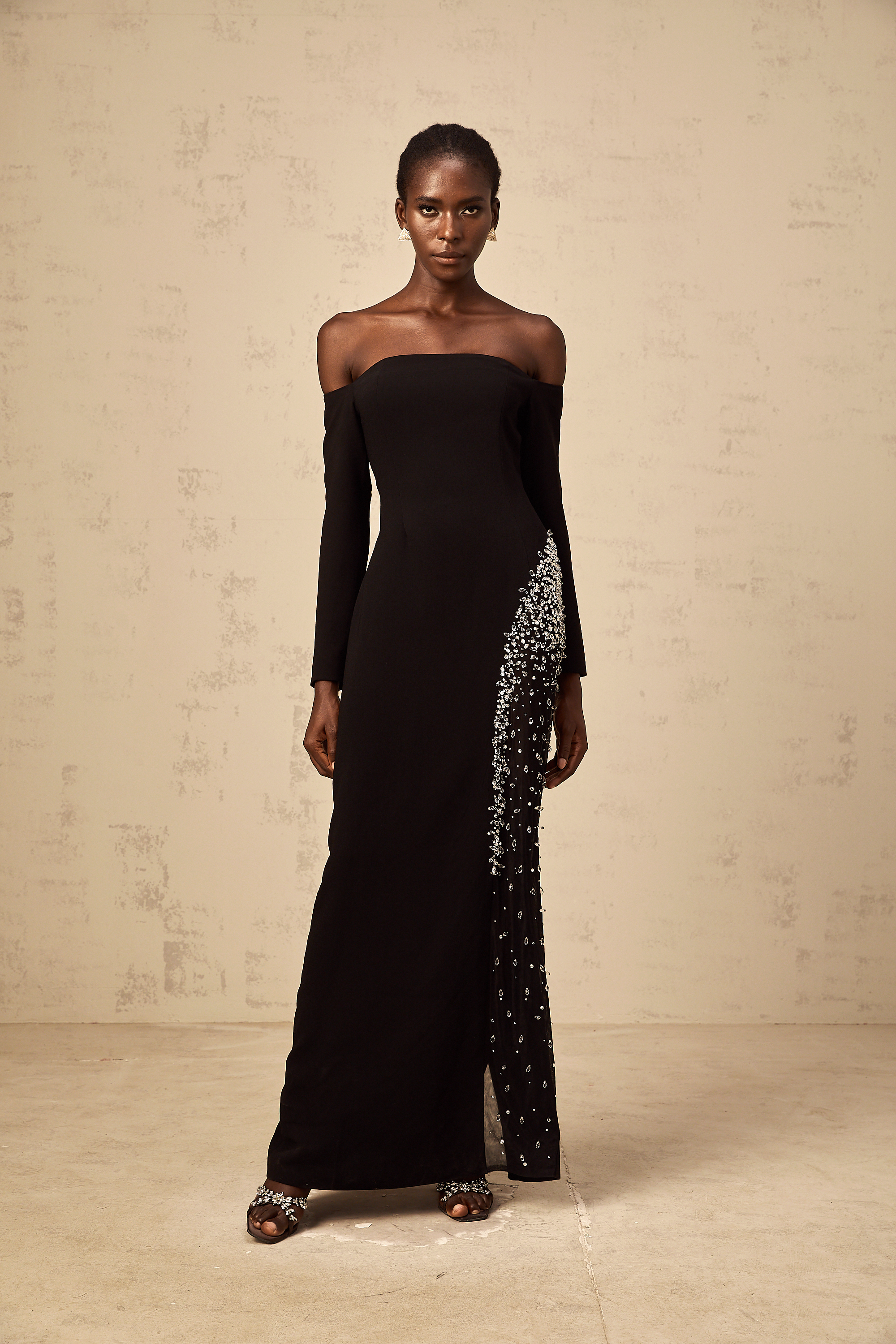 Robe longue Hyacinthe ornée d'empiècements en maille noire (Vente définitive - États-Unis uniquement)
