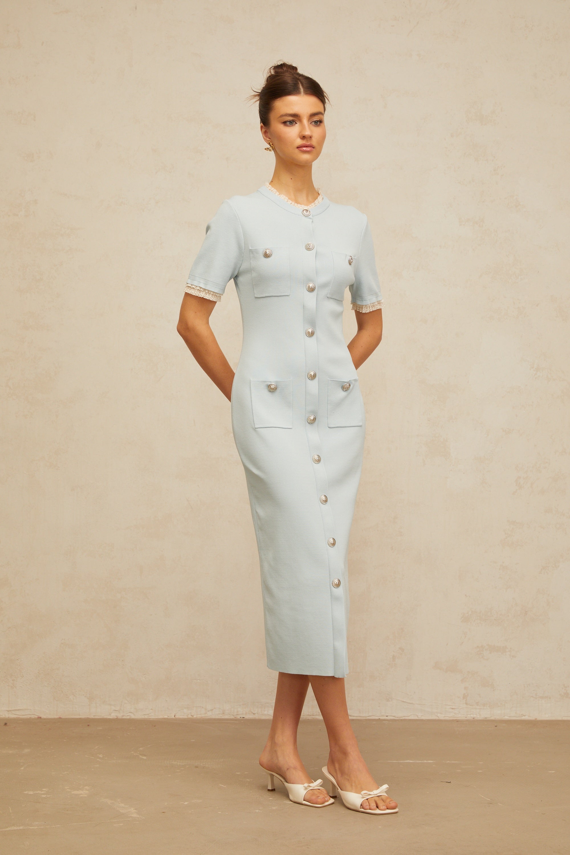 Robe midi en maille à la silhouette crayon bleu clair « Mélisande » (Vente définitive)