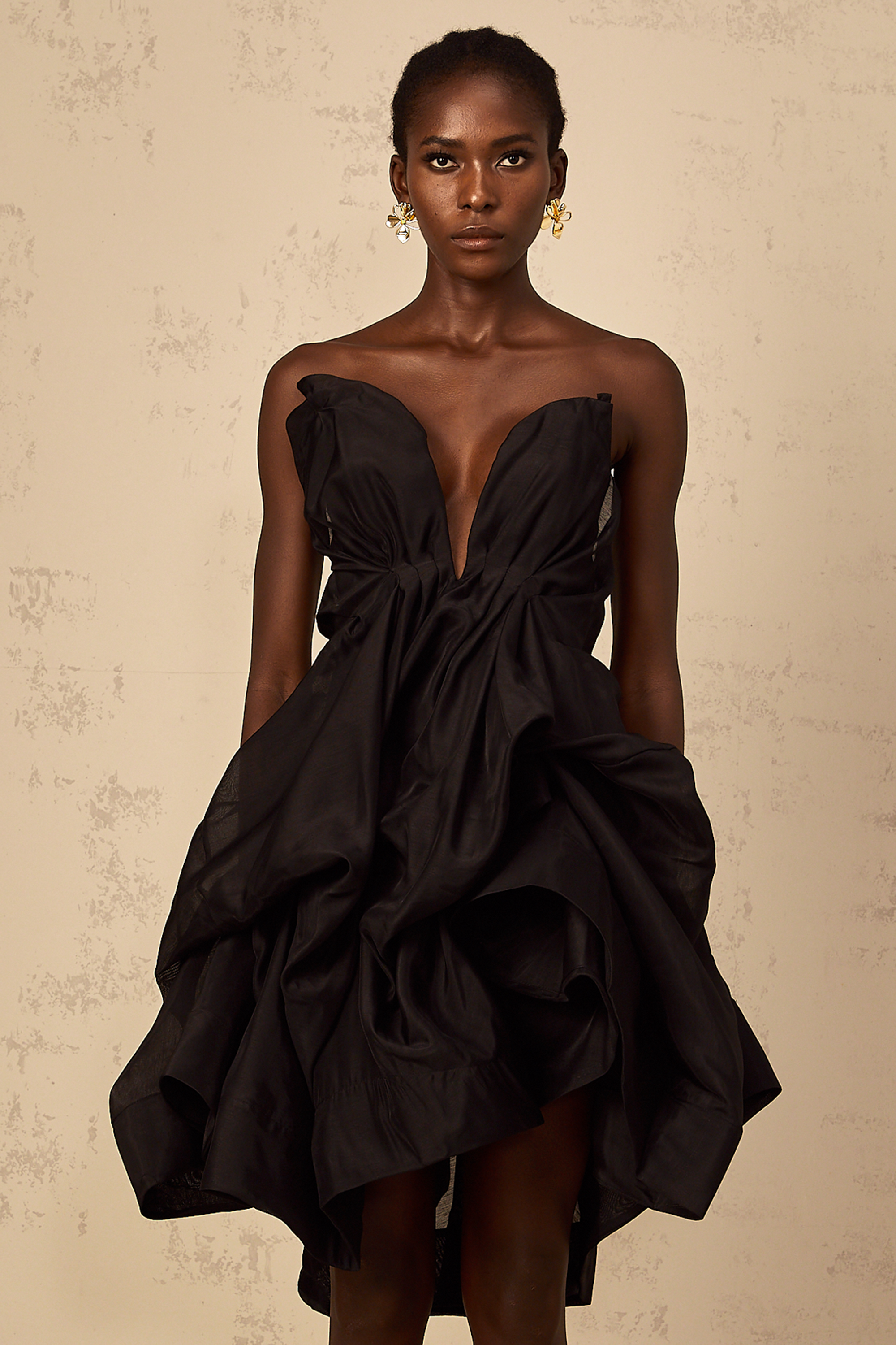 Robe noire asymétrique