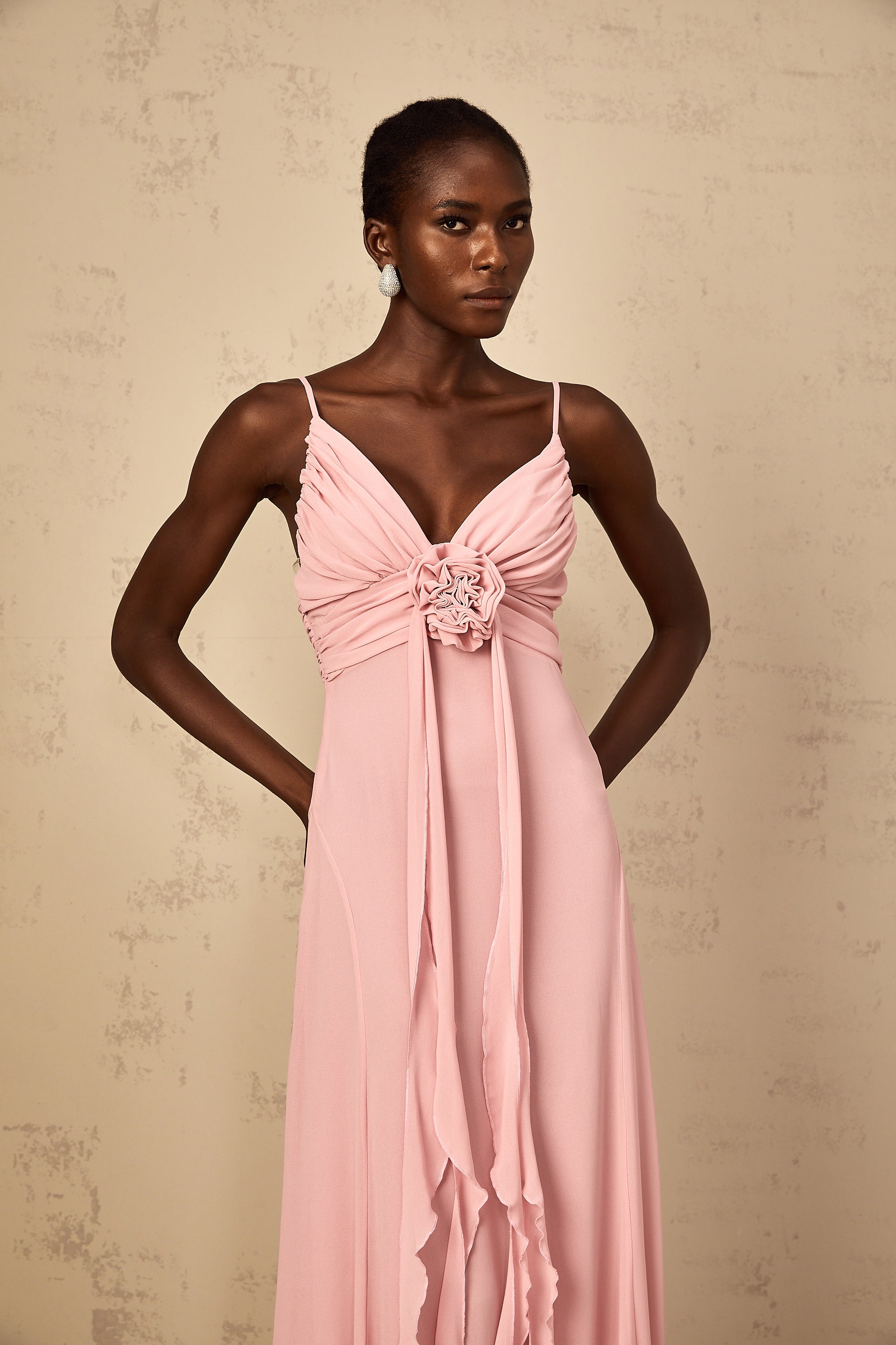Robe longue en tulle à pétales 3D Ysandre rose pâle (Vente définitive - États-Unis uniquement)