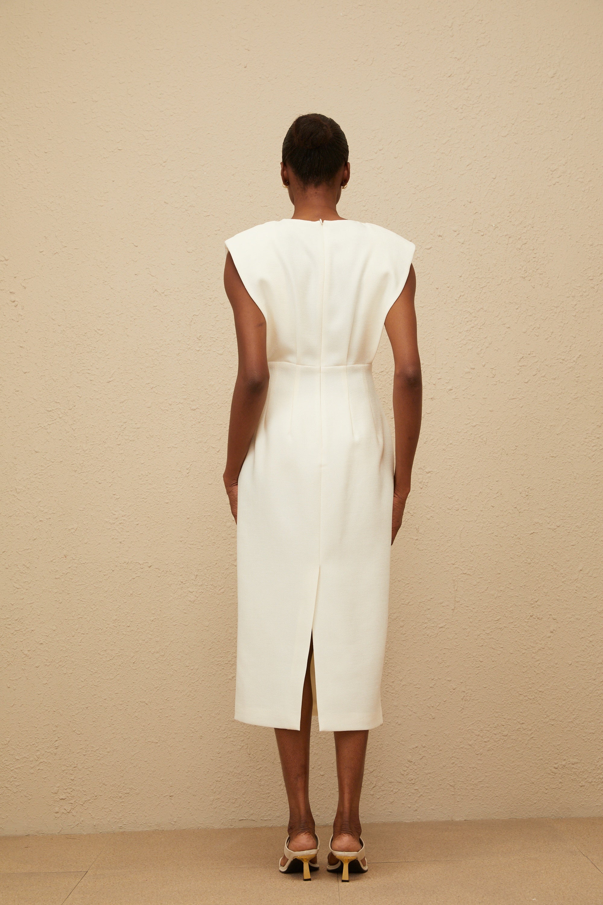 Robe midi crayon à col bénitier Ondine blanche (Vente définitive - États-Unis uniquement)