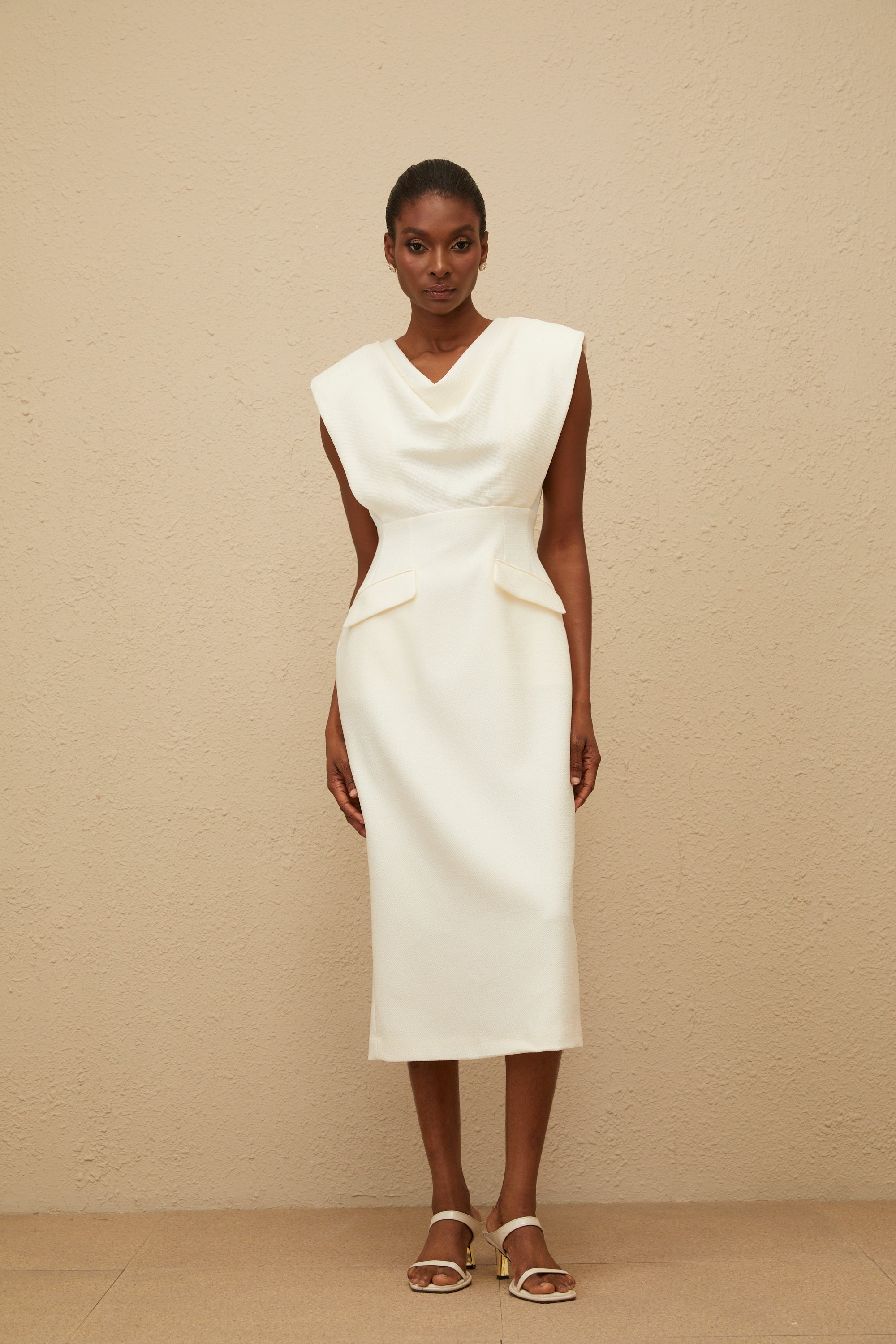 Robe midi crayon à col bénitier Ondine blanche (Vente définitive - États-Unis uniquement)