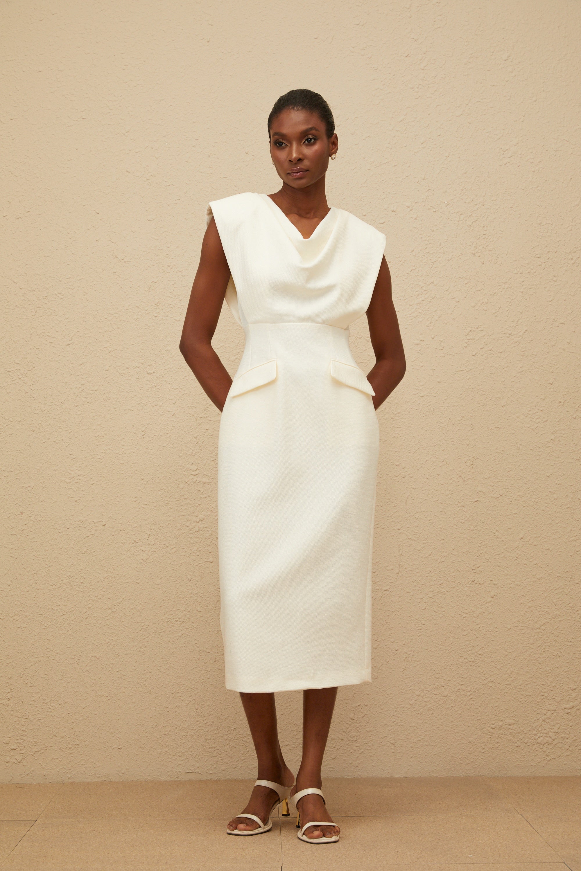 Robe midi crayon à col bénitier Ondine blanche (Vente définitive - États-Unis uniquement)