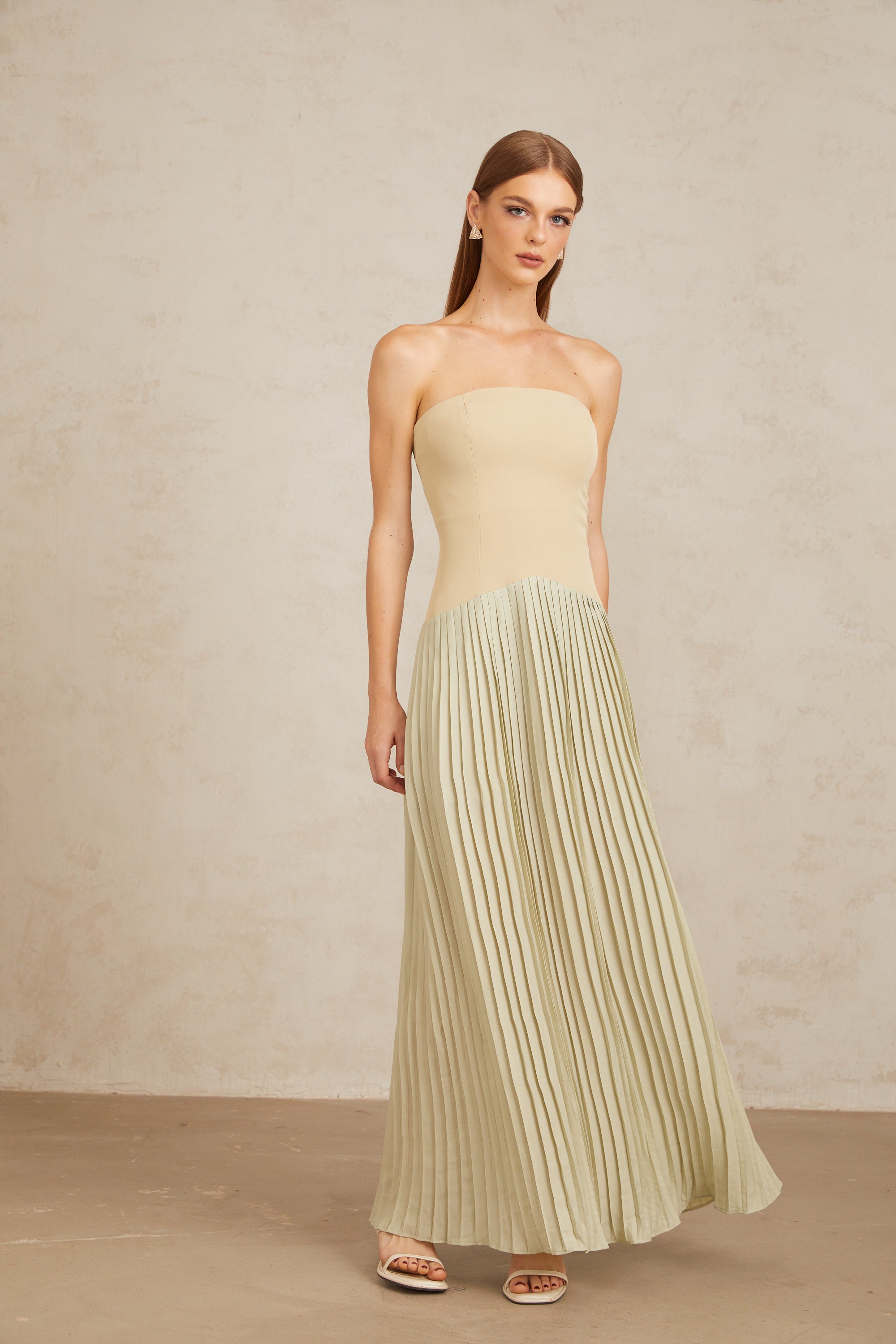 Robe longue plissée Mirja Green (Vente définitive - États-Unis uniquement)
