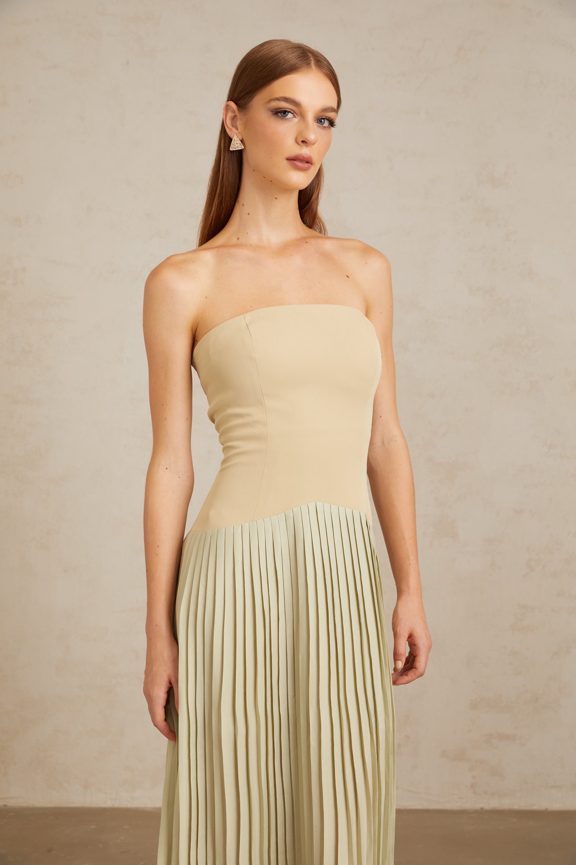 Robe longue plissée Mirja Green (Vente définitive - États-Unis uniquement)