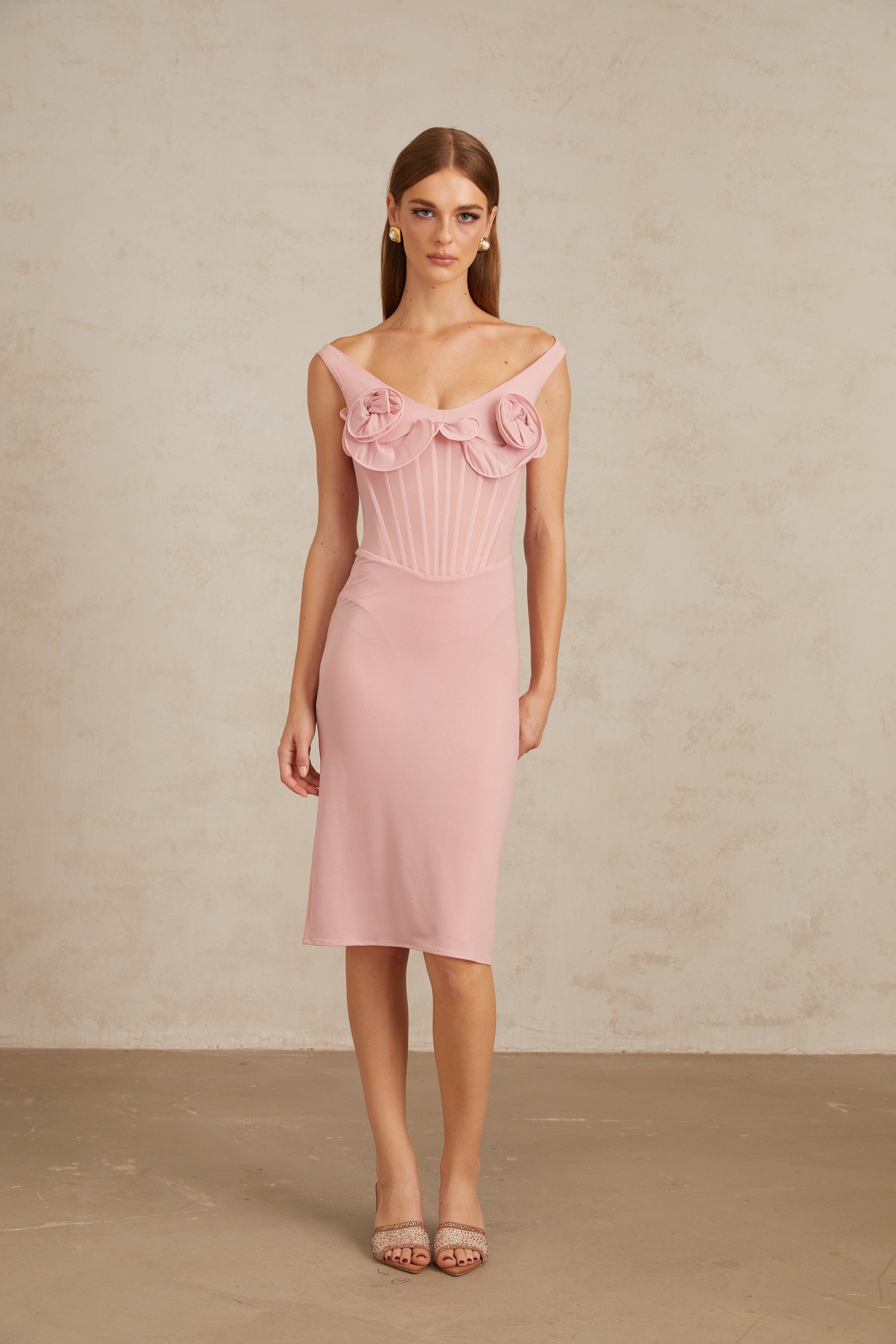 Robe midi ajustée à pétales 3D Aada Pink (Vente définitive)