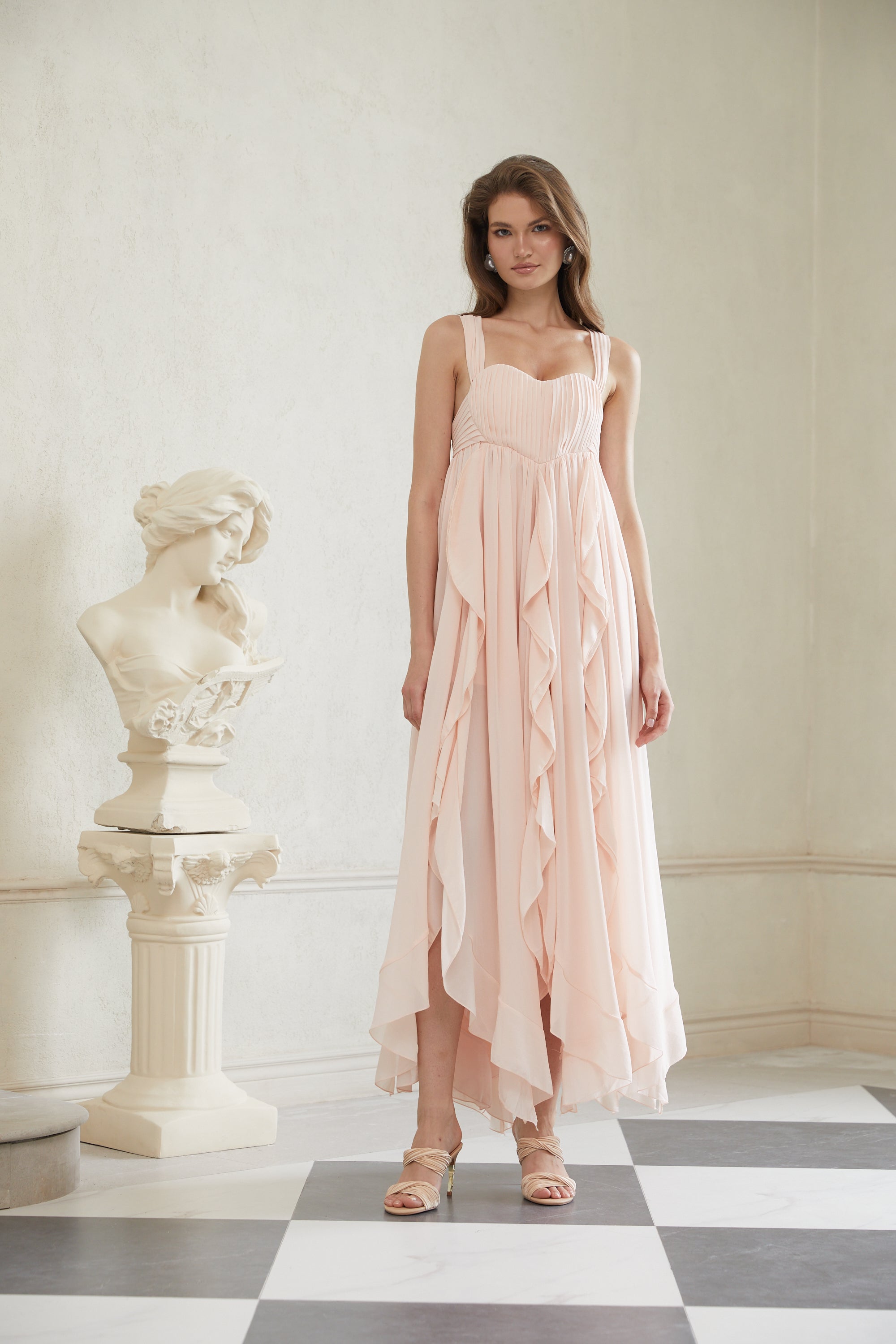 Robe longue en mousseline à volants rose Eos