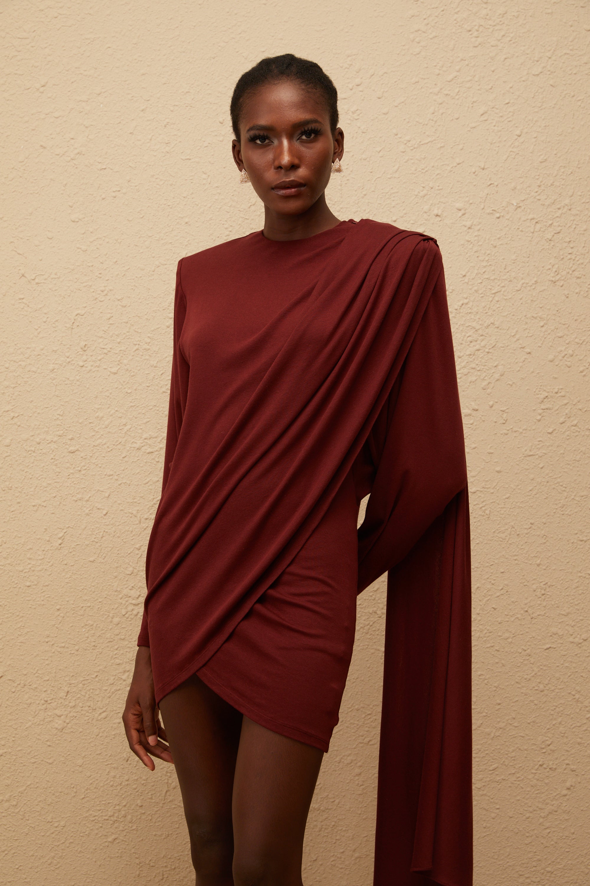 فستان قصير غير متماثل من Garance Maroon (بيع نهائي - الولايات المتحدة فقط)
