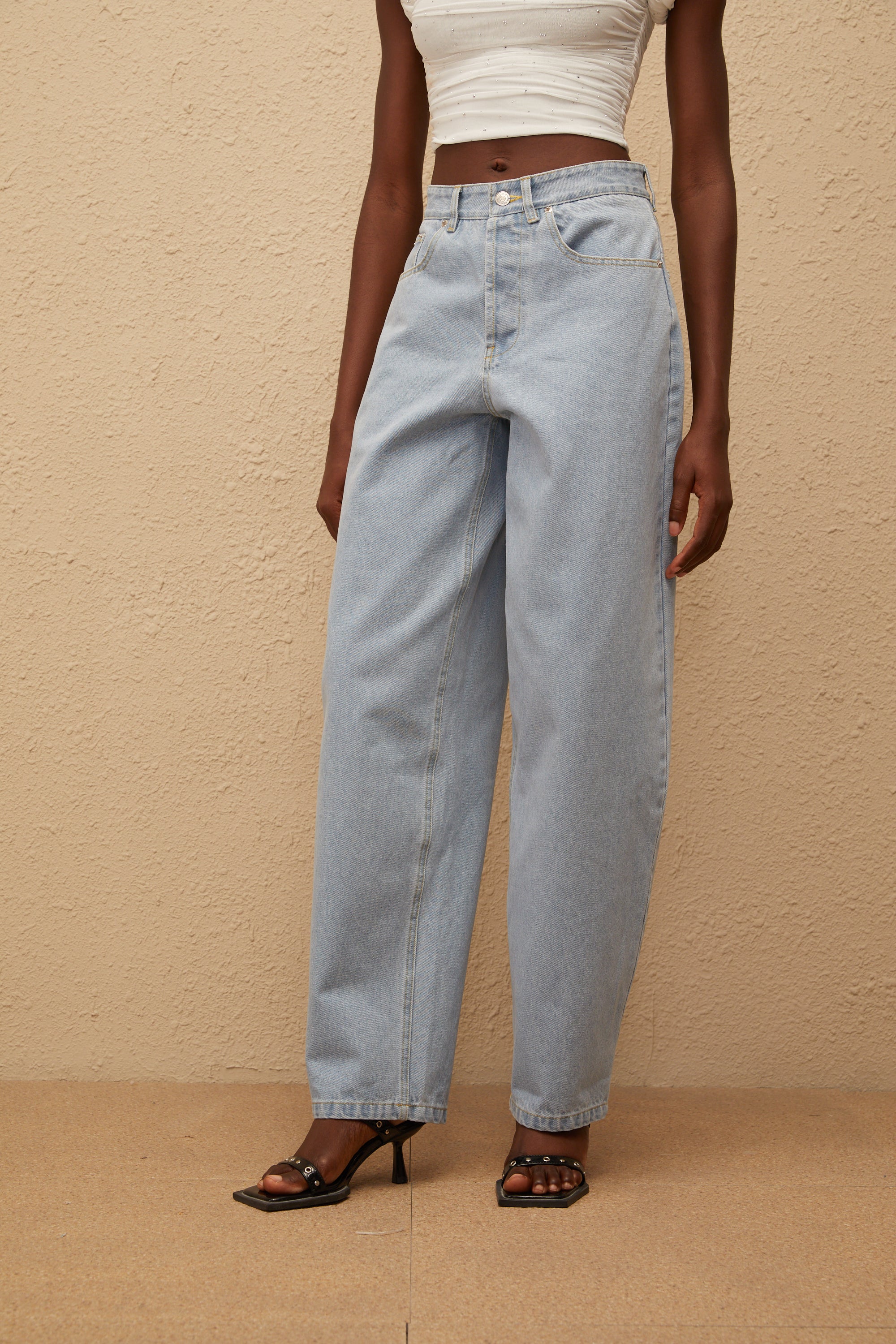 جينز واسع الساق باللون الأزرق الفاتح من Alix Light Blue Deinm