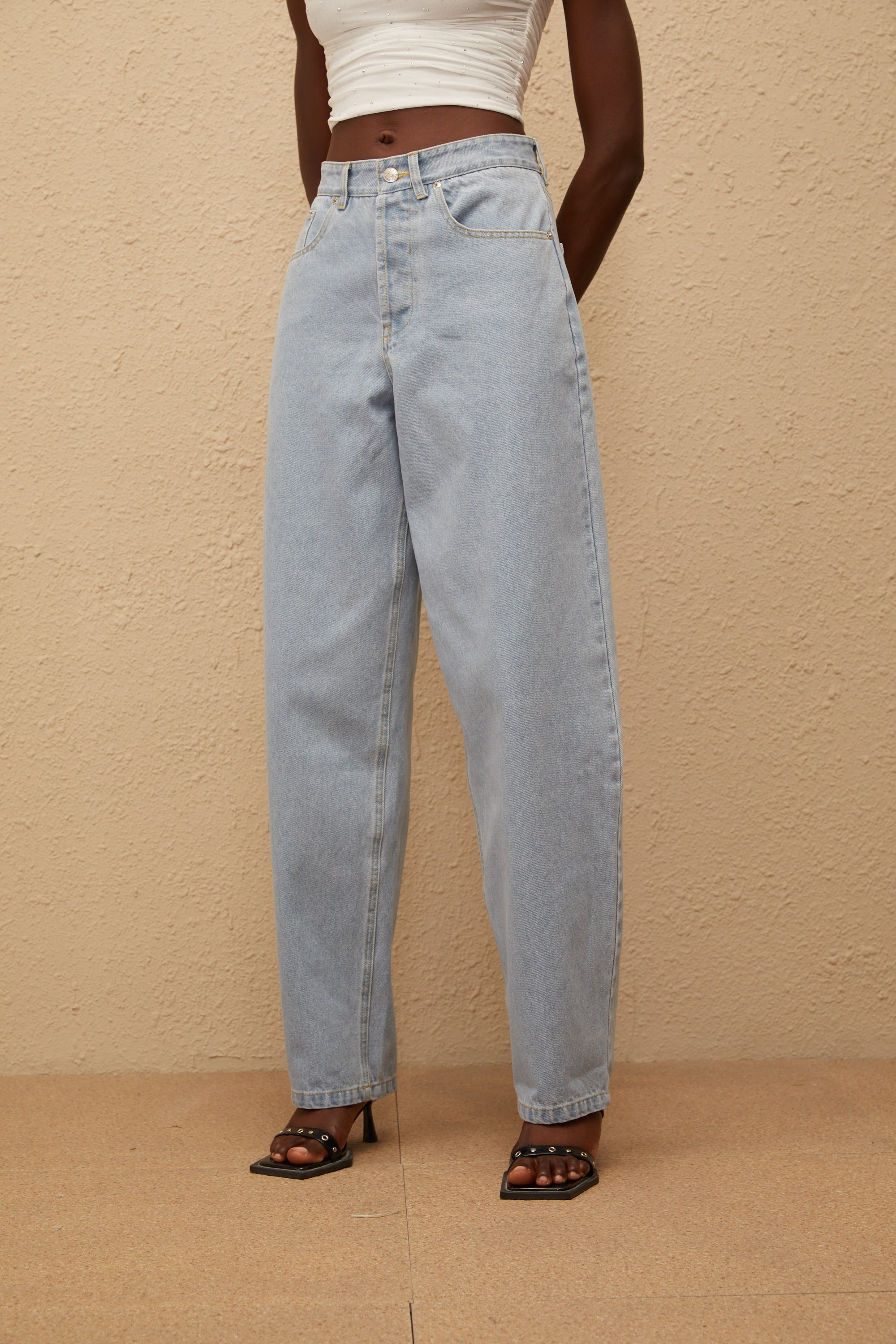 جينز واسع الساق باللون الأزرق الفاتح من Alix Light Blue Deinm