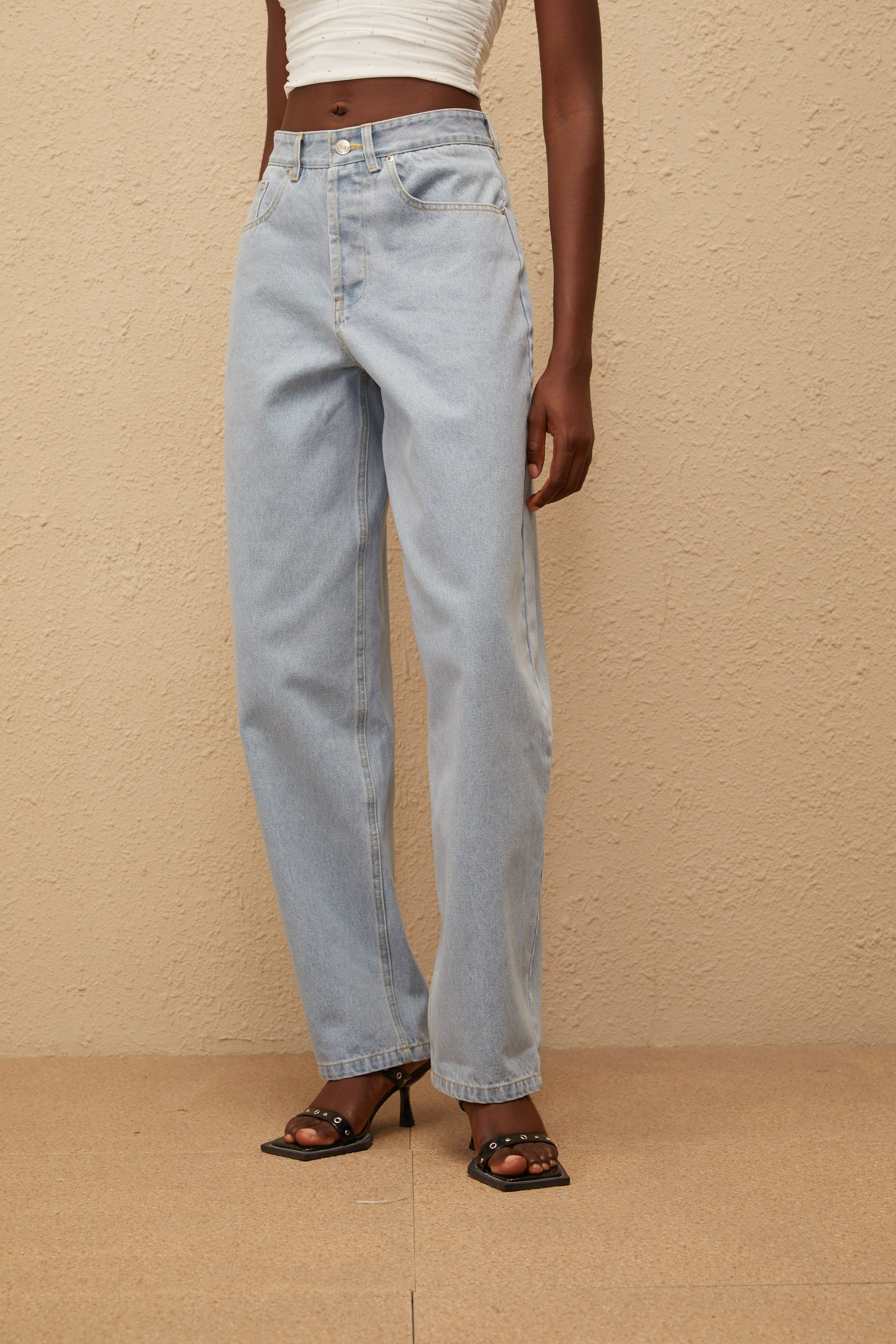 جينز واسع الساق باللون الأزرق الفاتح من Alix Light Blue Deinm