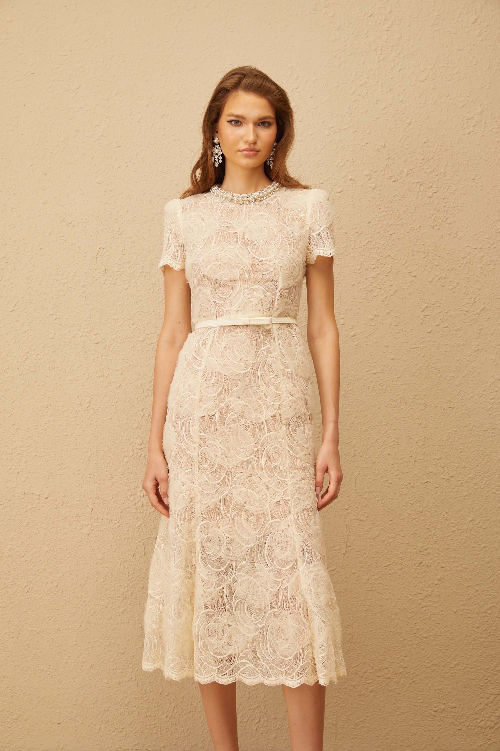 Robe mi-longue en dentelle à motifs floraux Félicie White (Vente définitive - États-Unis uniquement)