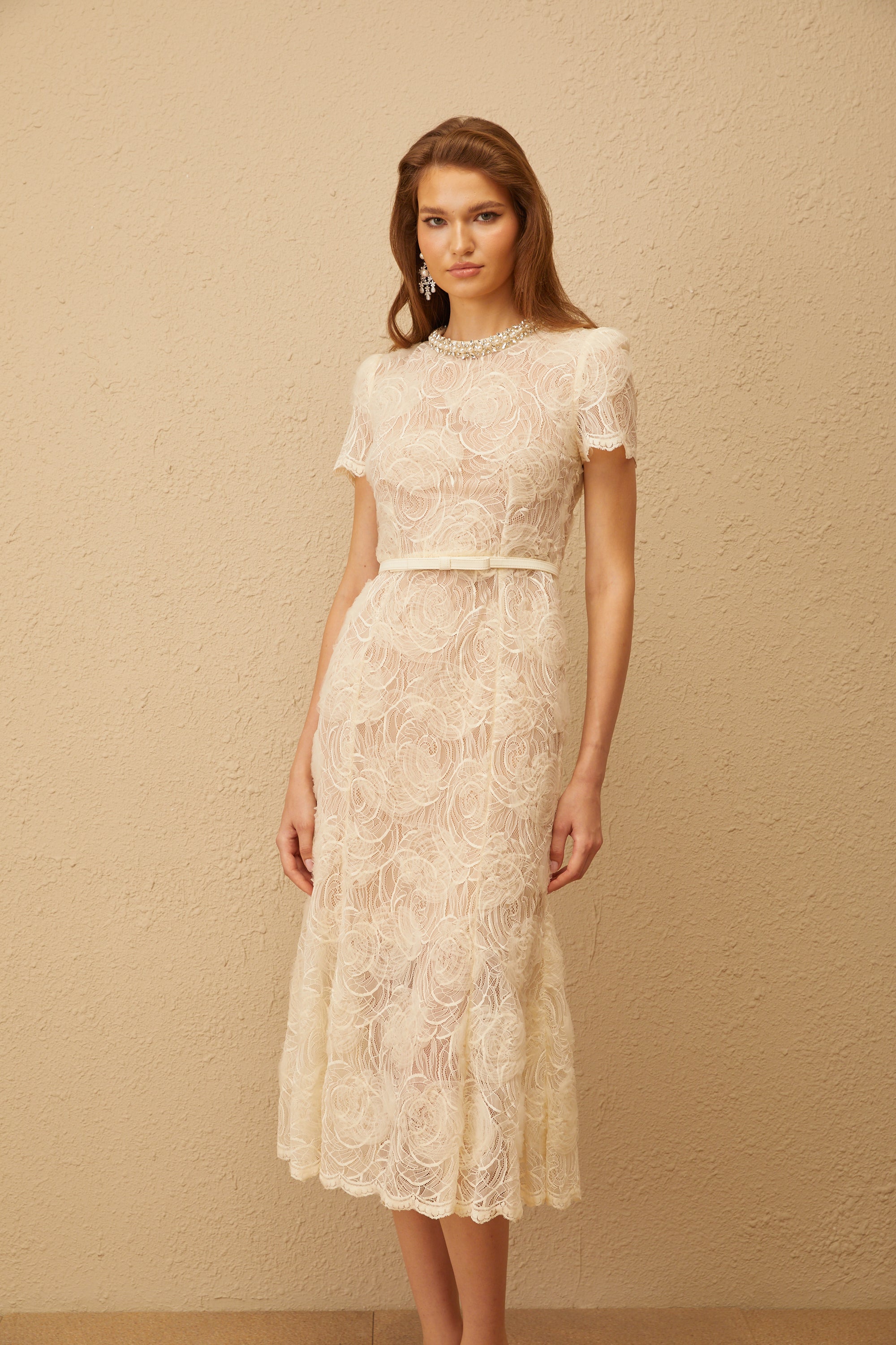 Robe mi-longue en dentelle à motifs floraux Félicie White (Vente définitive - États-Unis uniquement)