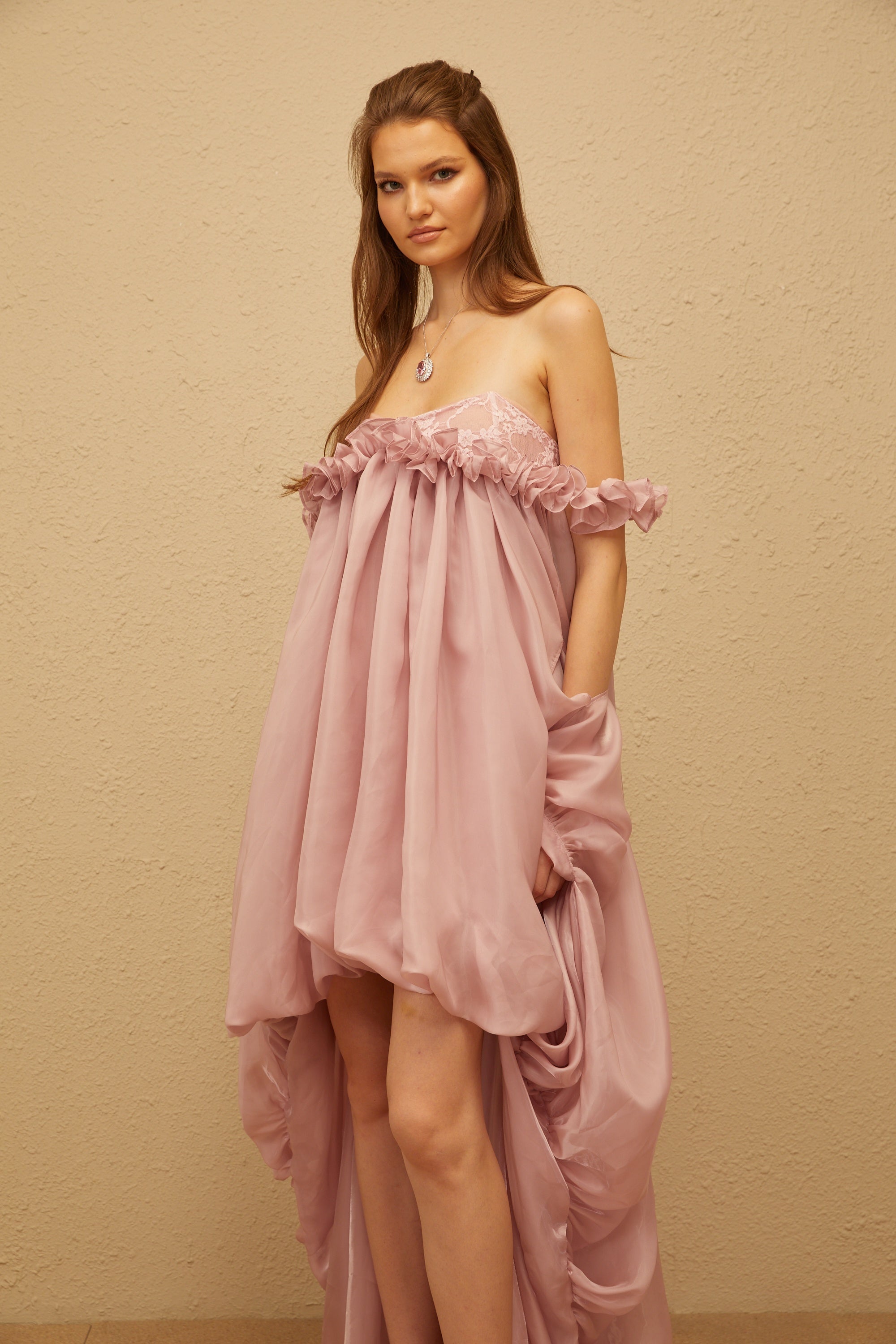Mini-robe rose brillante à ourlet bouffant