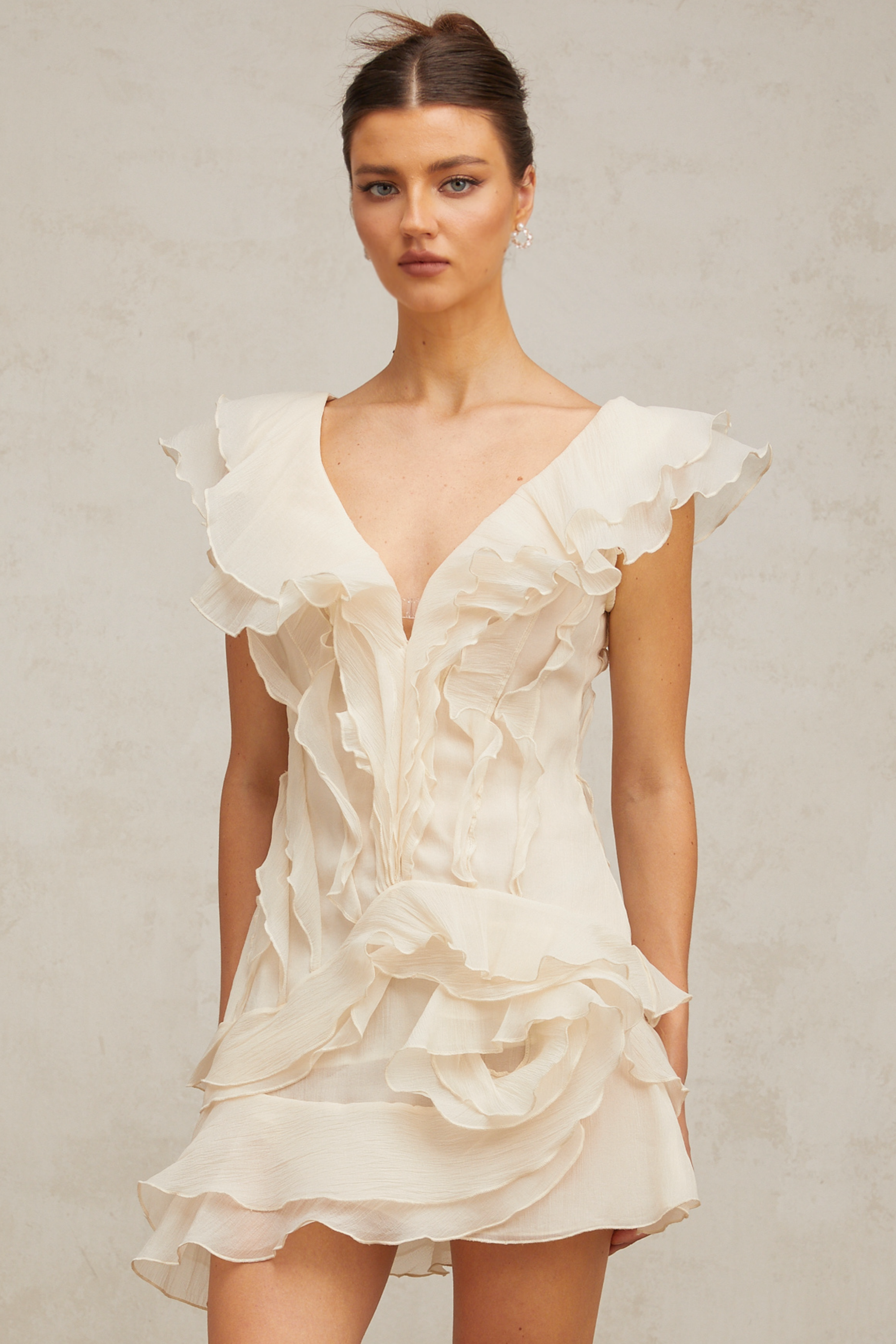 Mini-robe à volants superposés et fleurs artificielles Hélène (Vente définitive - États-Unis uniquement)