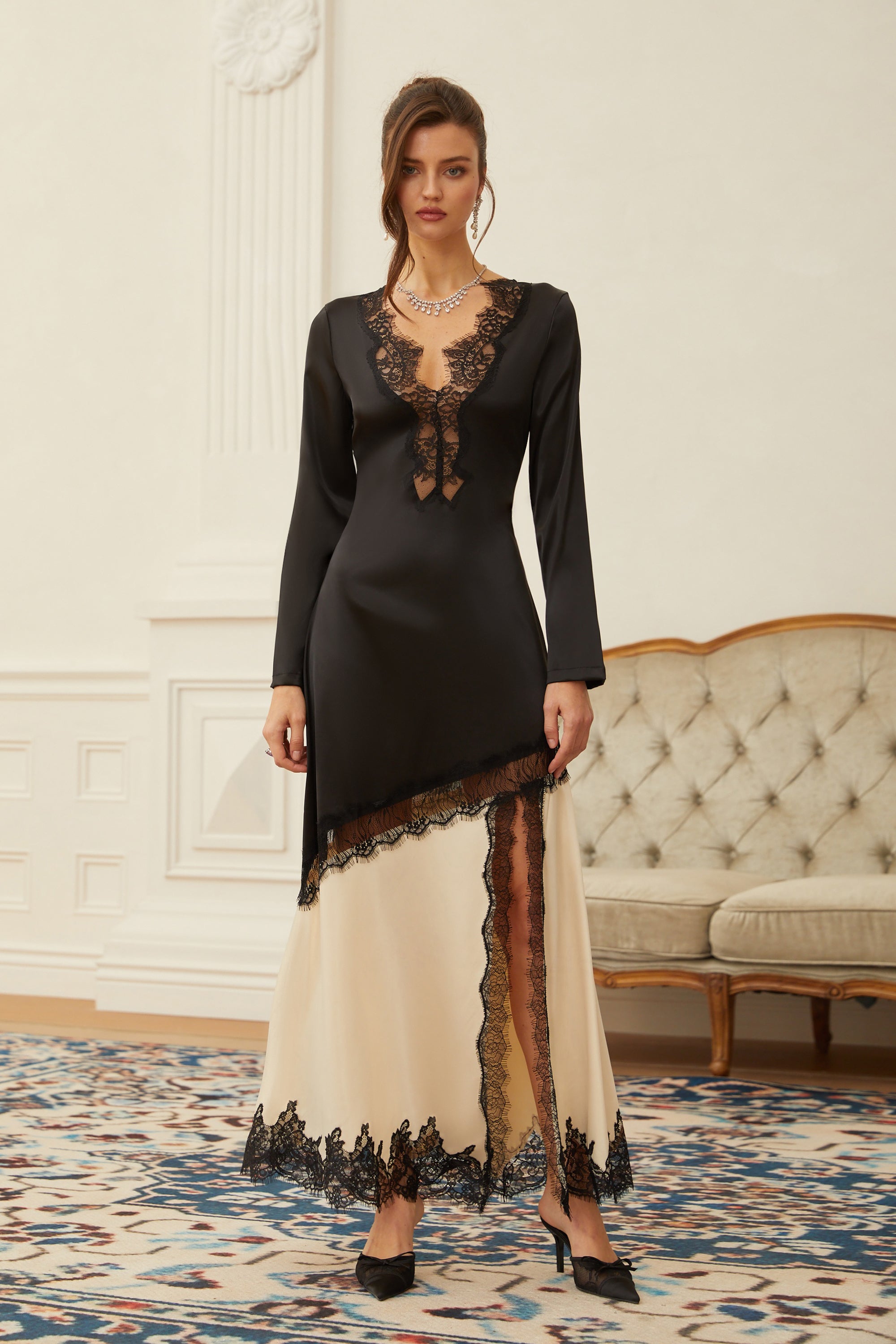 Robe longue en satin avec empiècement en dentelle Raphaëlle Neutrals