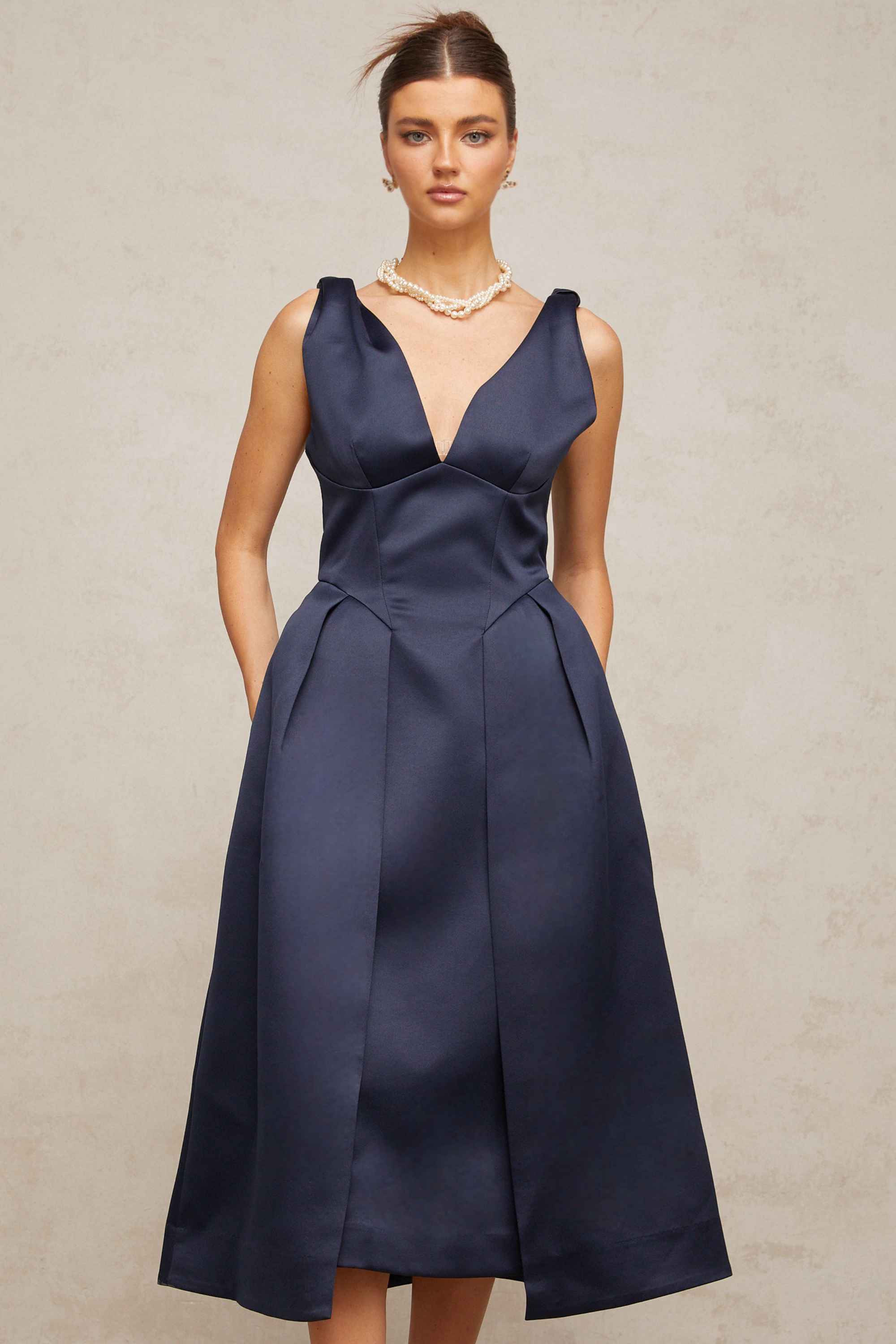 Robe mi-longue en satin bleu à nœuds « Chantale » (Vente définitive)