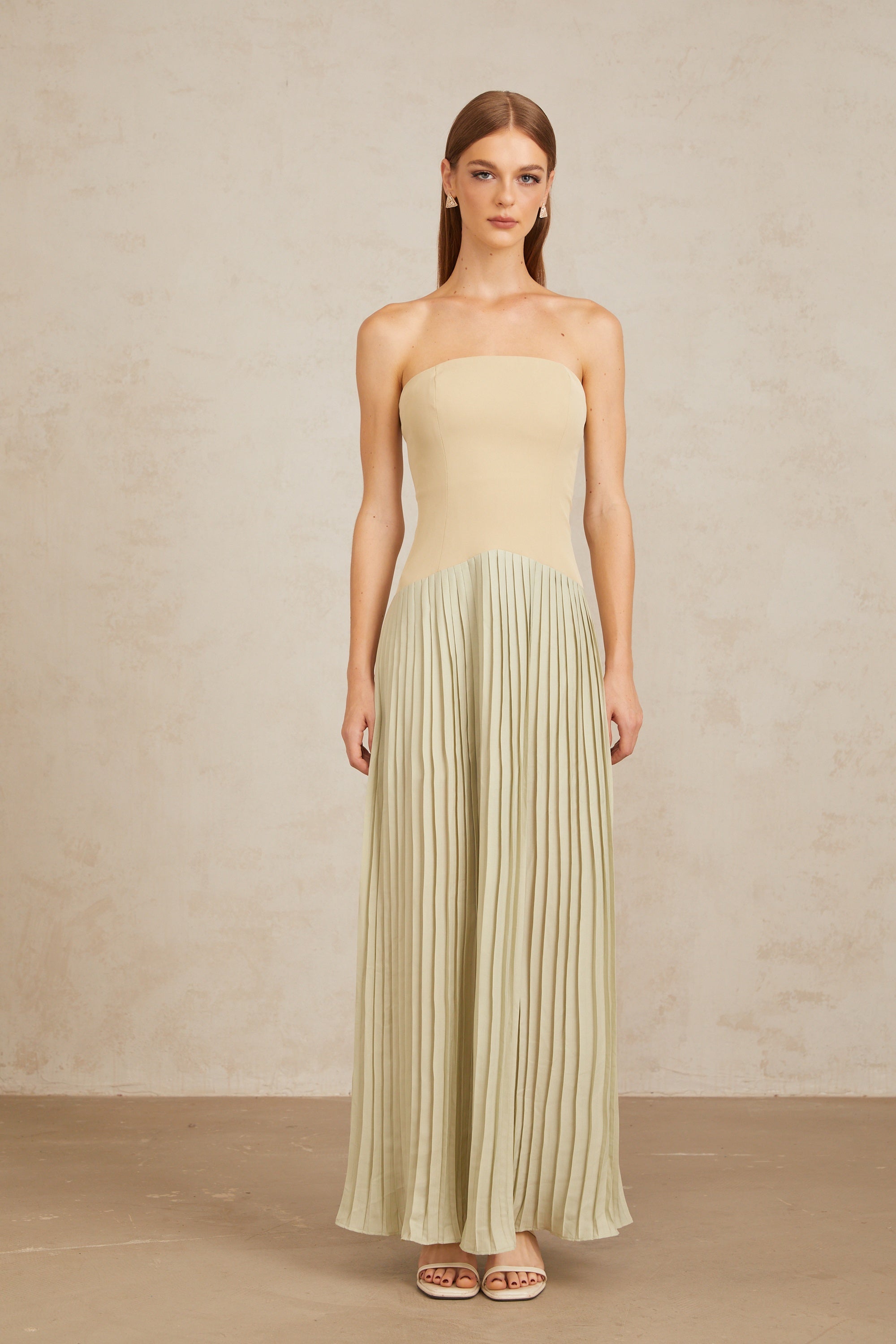 Robe longue plissée Mirja Green (Vente définitive - États-Unis uniquement)
