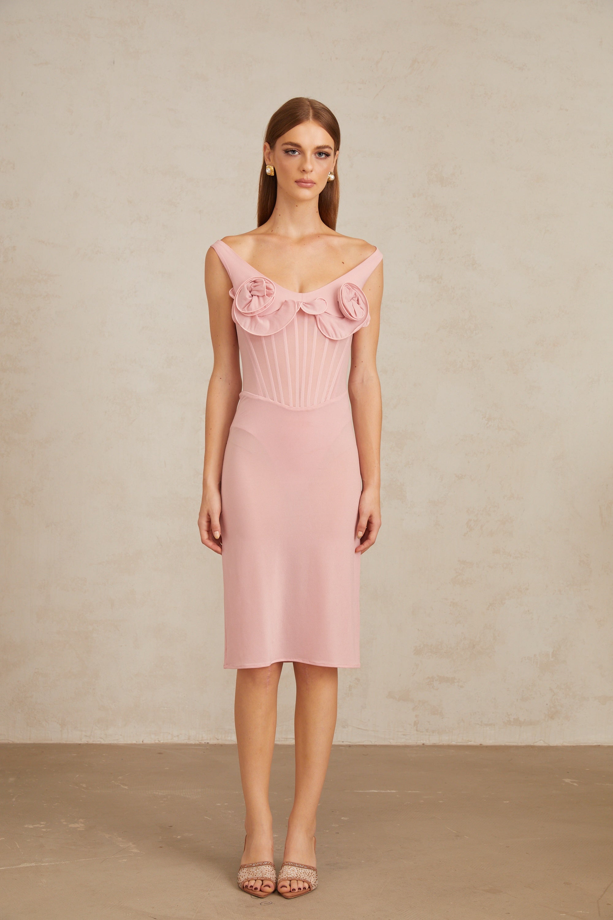 Robe midi ajustée à pétales 3D Aada Pink (Vente définitive)