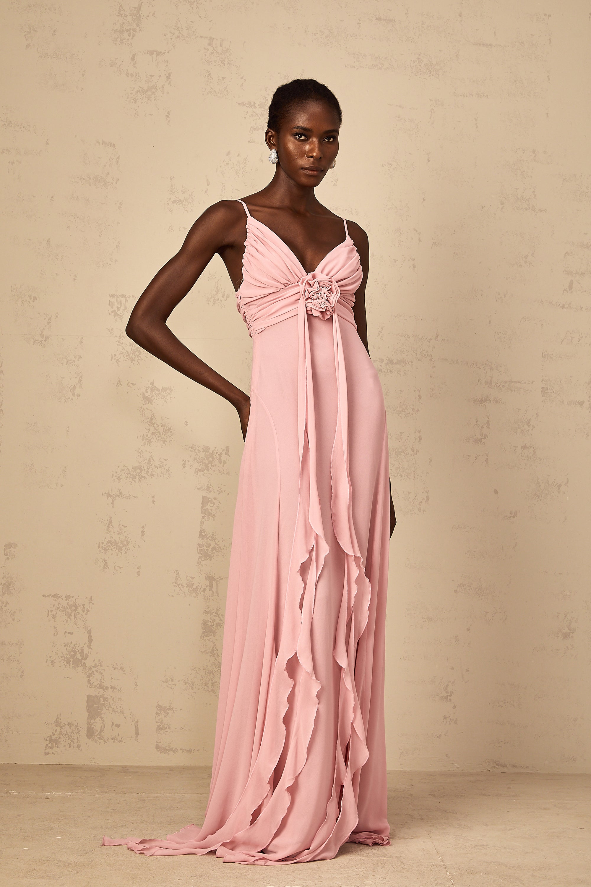 Robe longue en tulle à pétales 3D Ysandre rose pâle (Vente définitive - États-Unis uniquement)